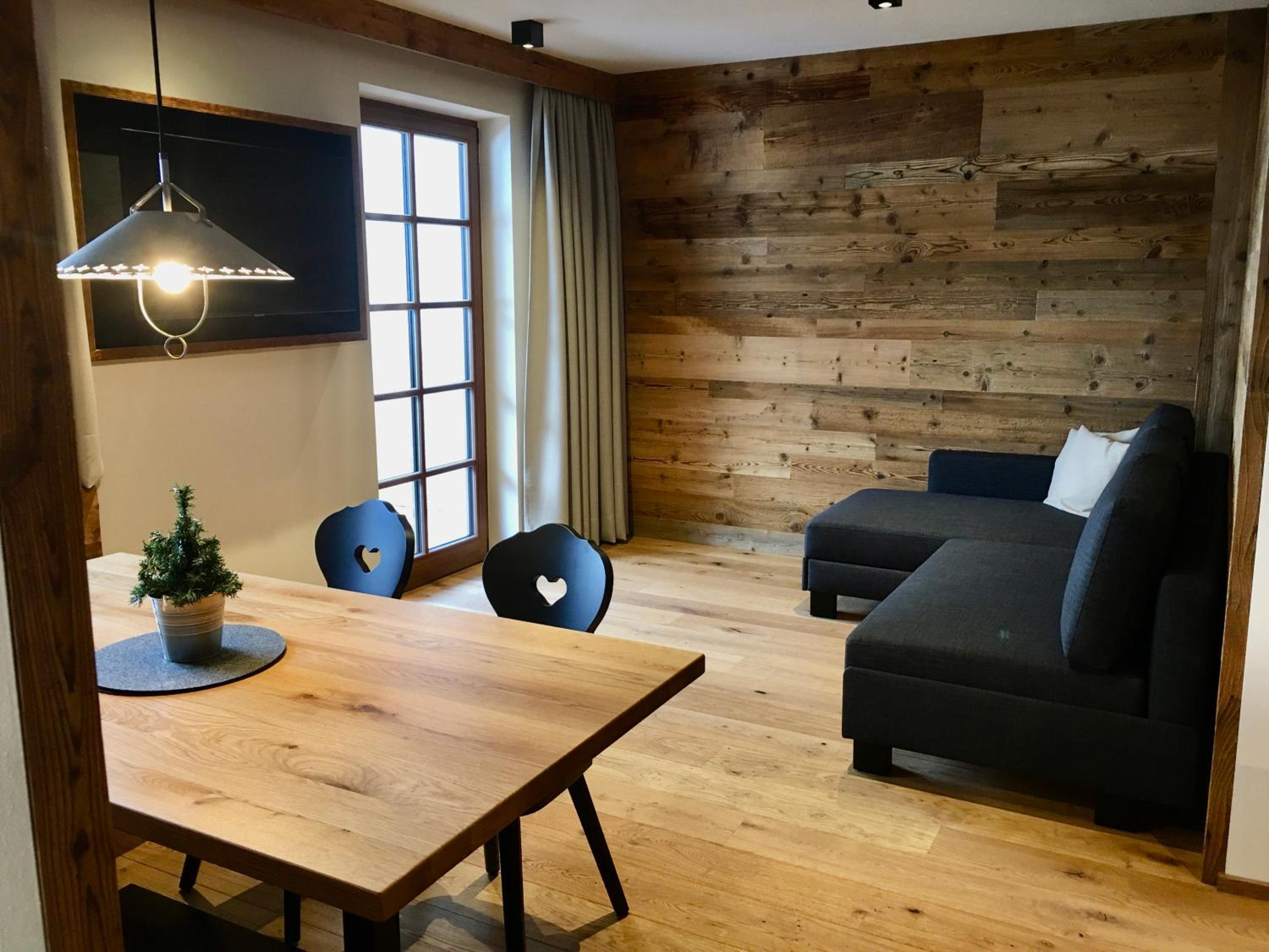 Family Two-Bedroom Apartment with Balcony
