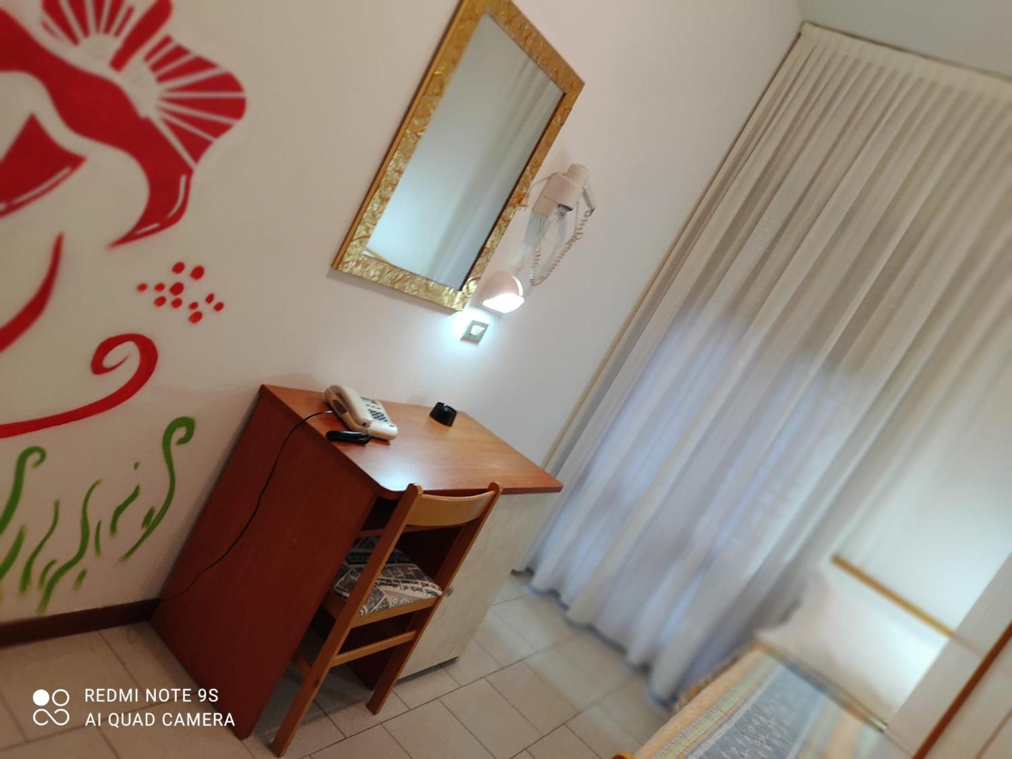 Single Room photo 3