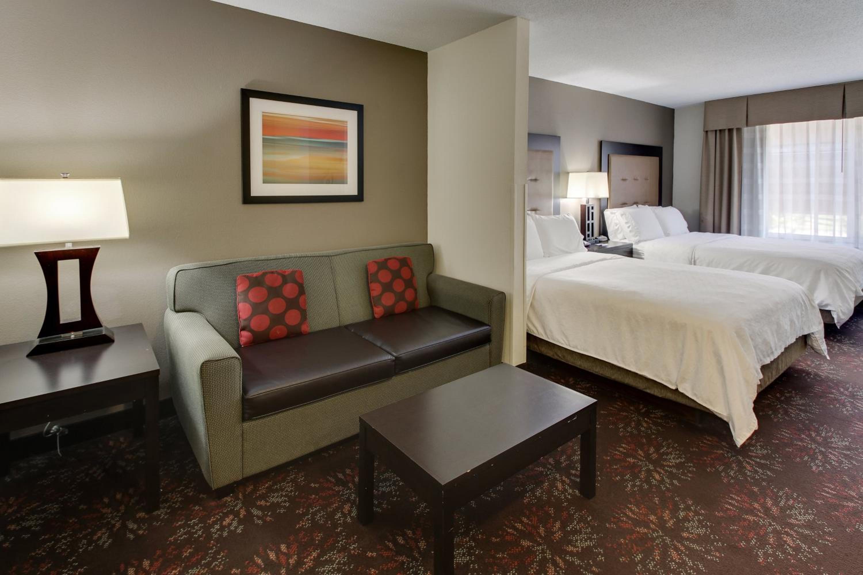 Queen Suite with Two Queen Beds and Sofa Bed - Photo 3