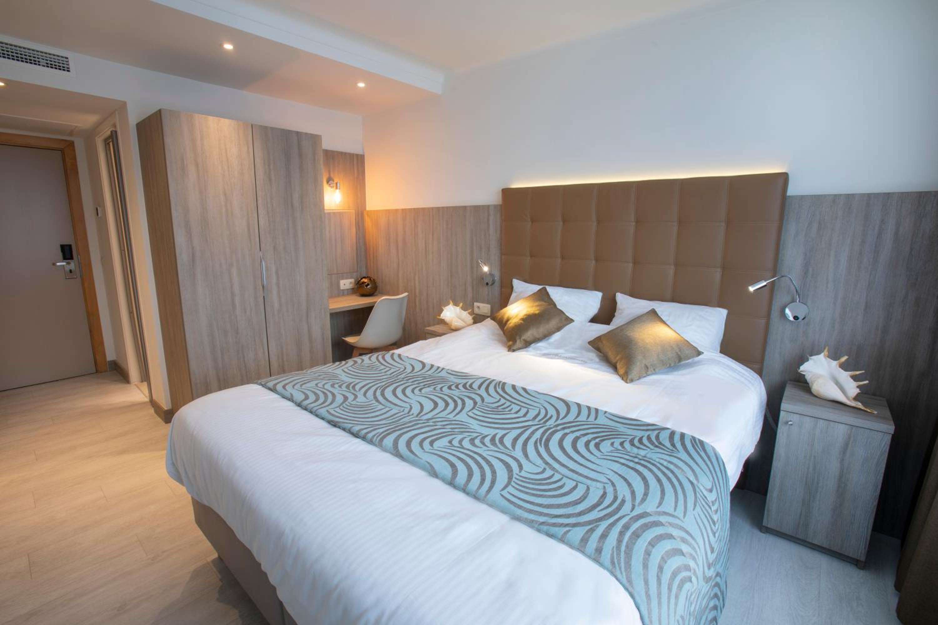 Standard Double Room with Terrace