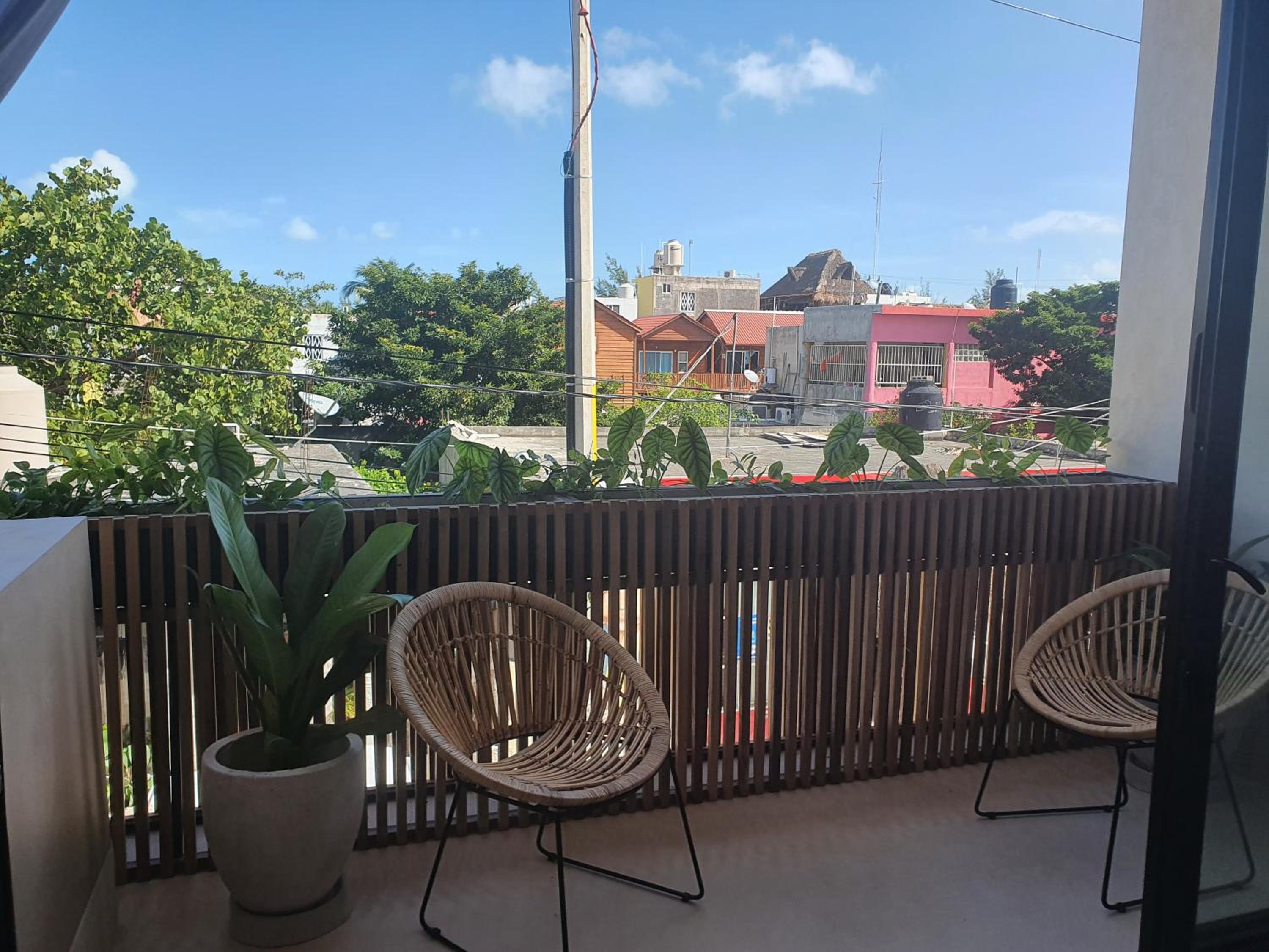 King Suite with Balcony - Photo 7