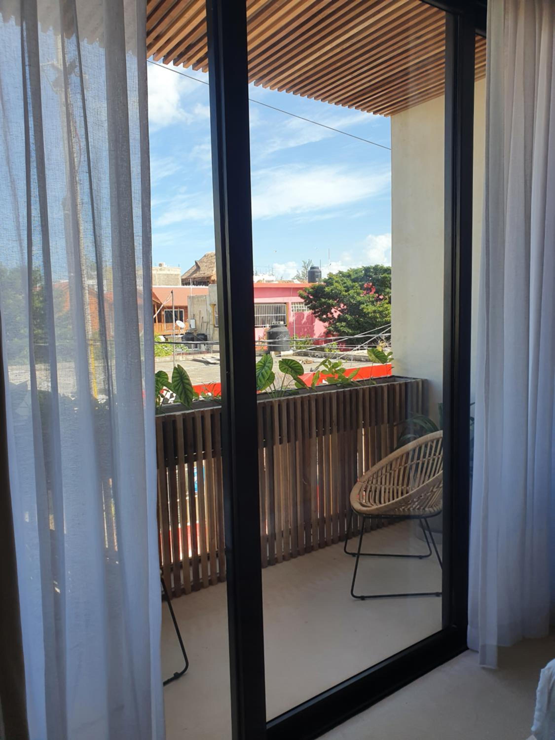 King Suite with Balcony - Photo 9