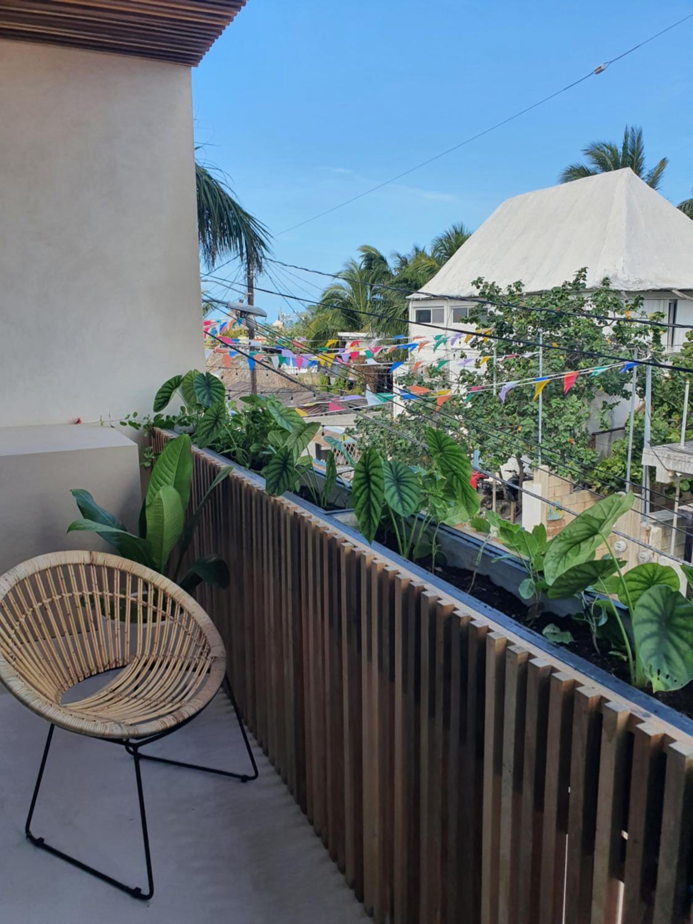 King Suite with Balcony - Photo 8