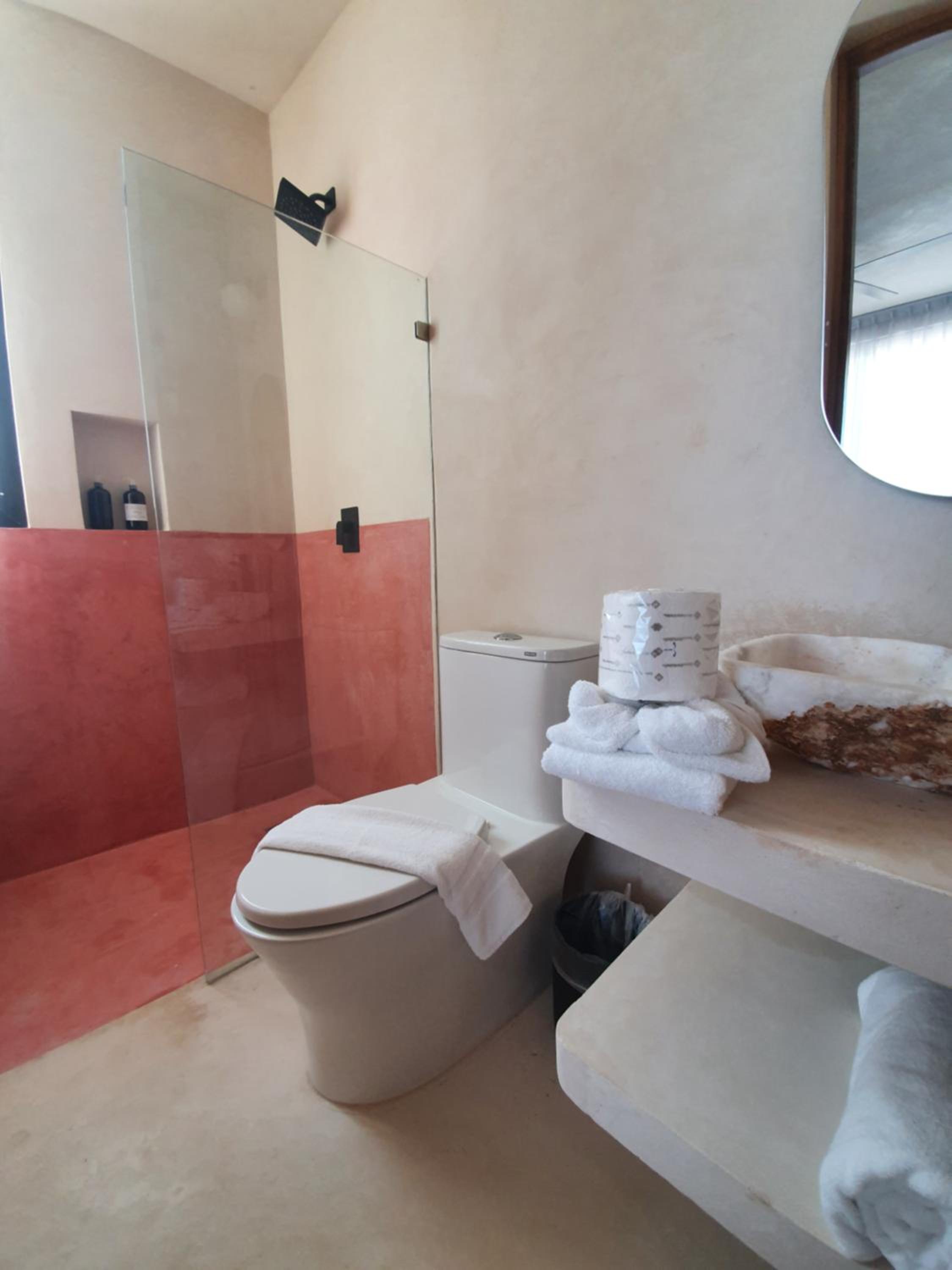 King Suite with Balcony - Photo 2