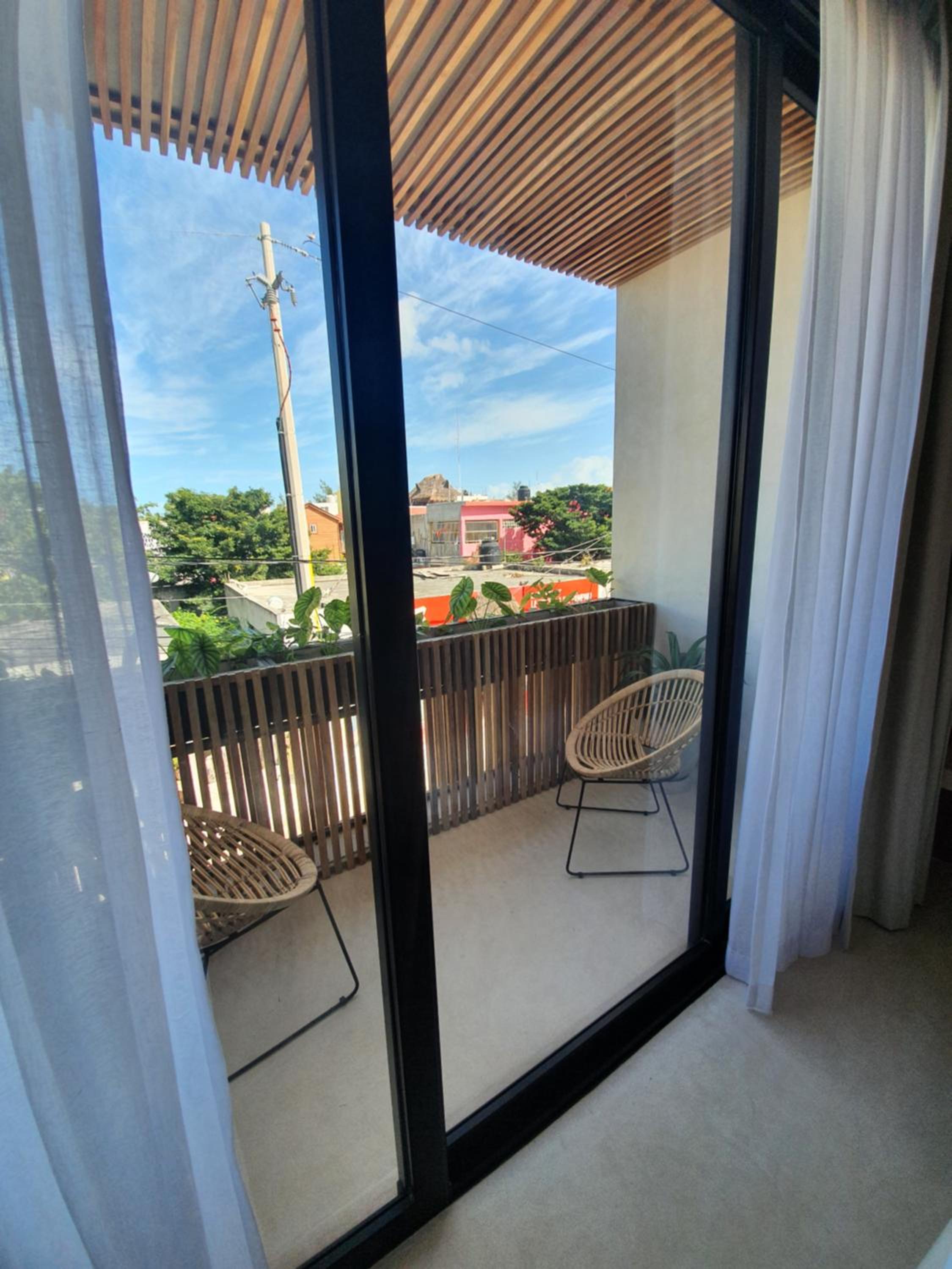 King Suite with Balcony - Photo 6