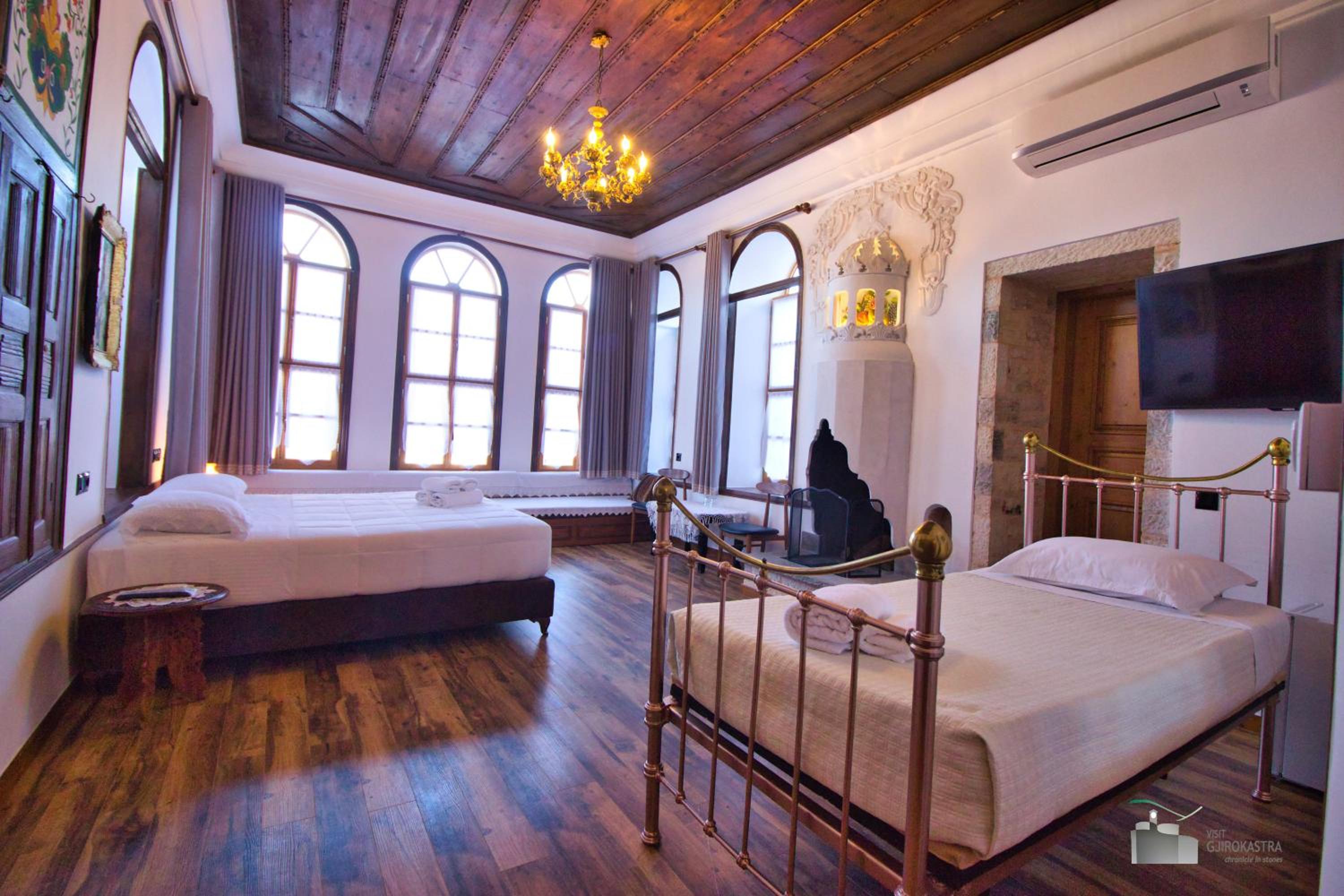 King Suite with Pool View photo 1