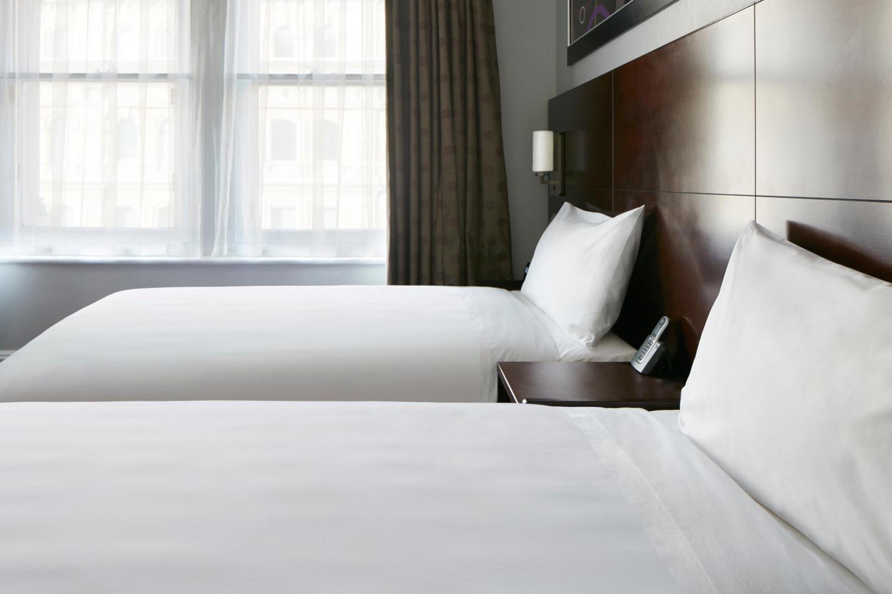 Standard Room with Two Twin Beds - Photo 2