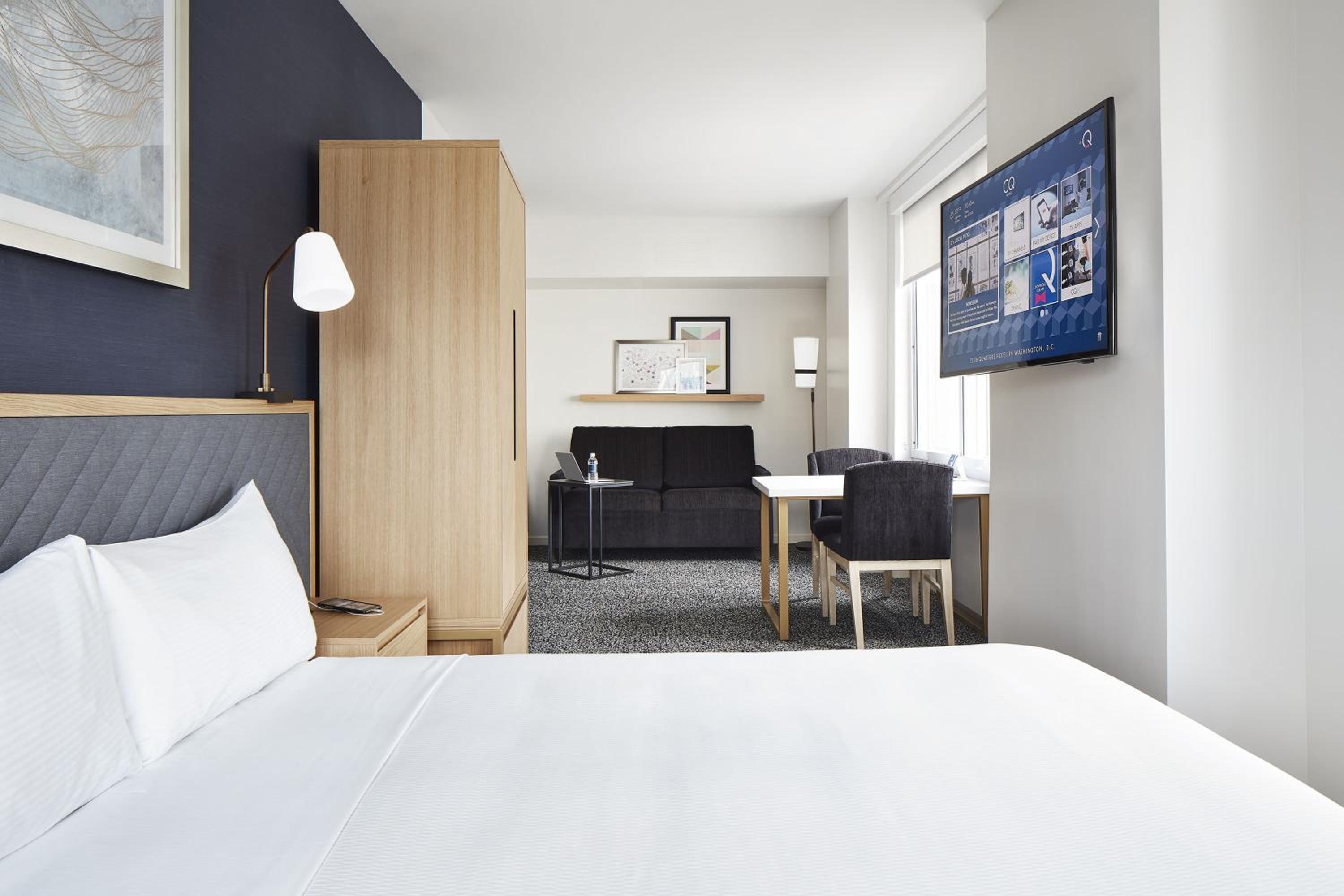 One Bedroom Suite with Kitchenette - Photo 1