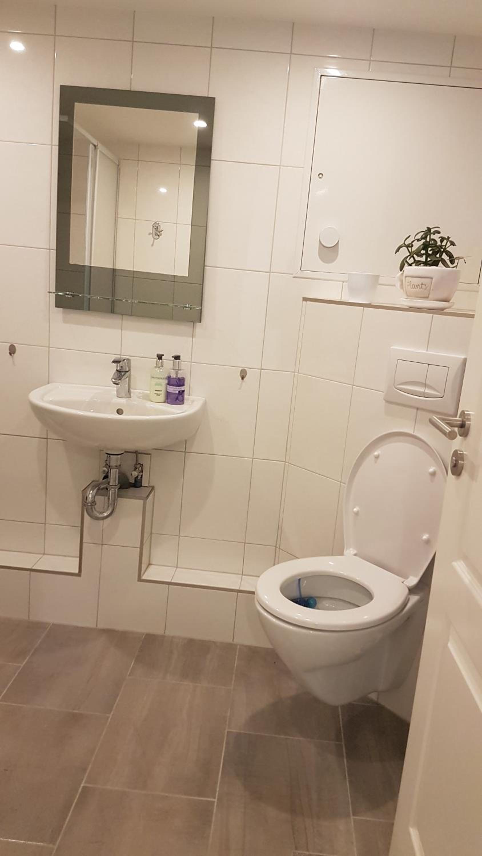 One-Bedroom Apartment - Photo 12
