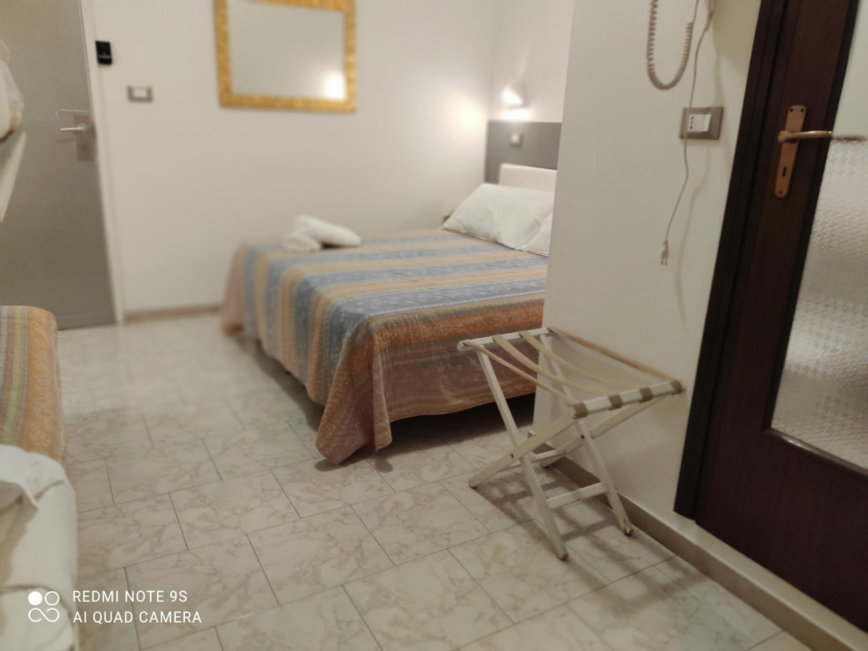 Quadruple Room with Private Bathroom photo 1