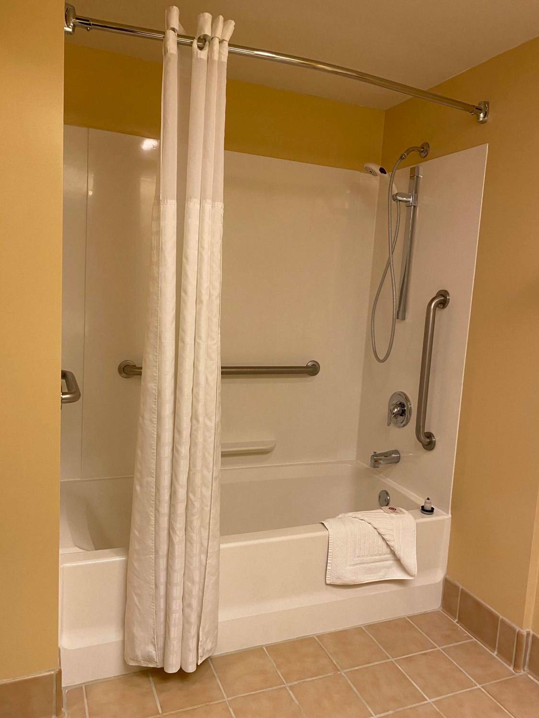 King Room - Accessible/Non-Smoking photo 2