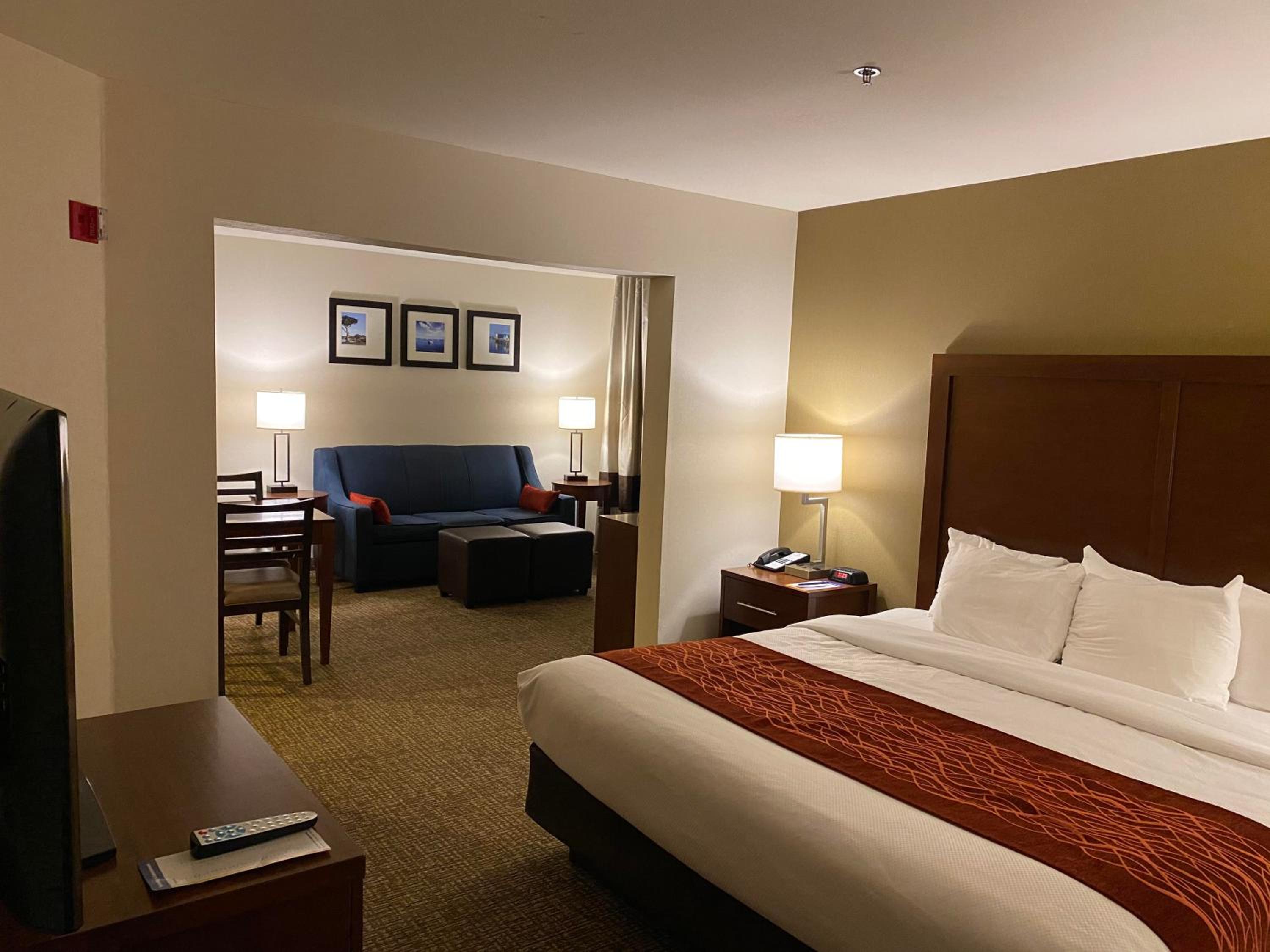 King Suite - Non-Smoking - Photo 1