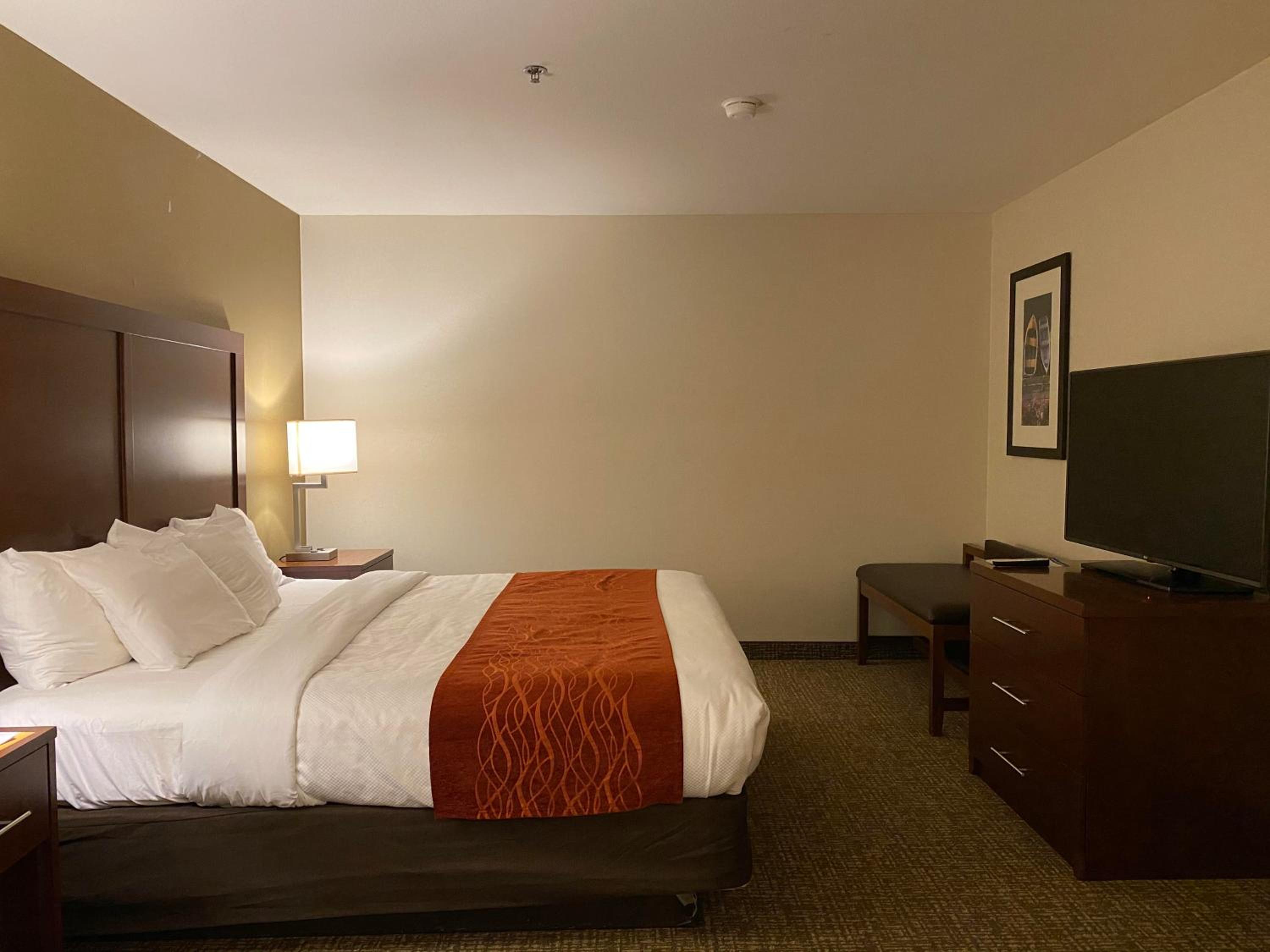 King Suite - Non-Smoking - Photo 2