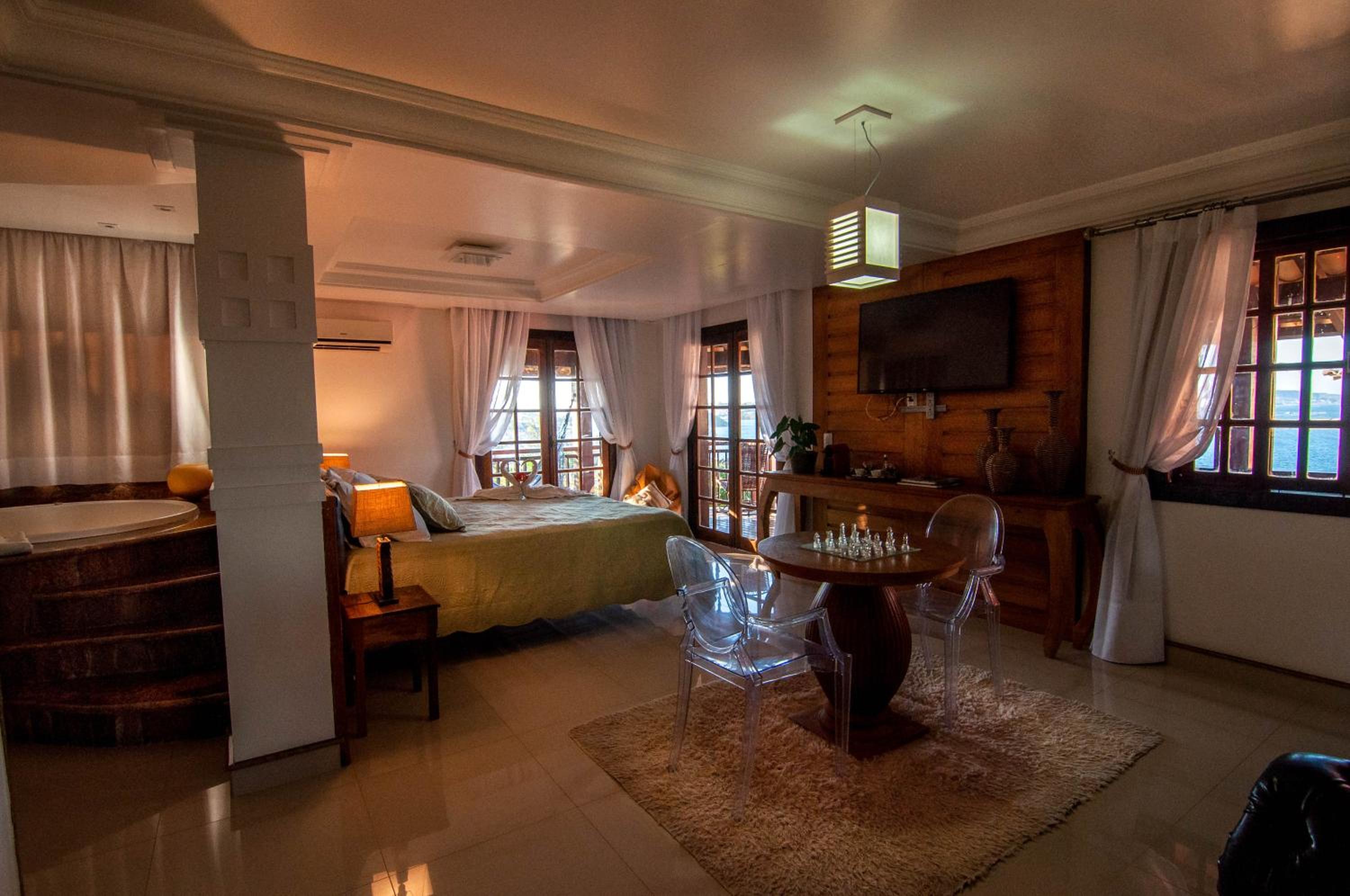 King Suite with Spa Bath photo 1