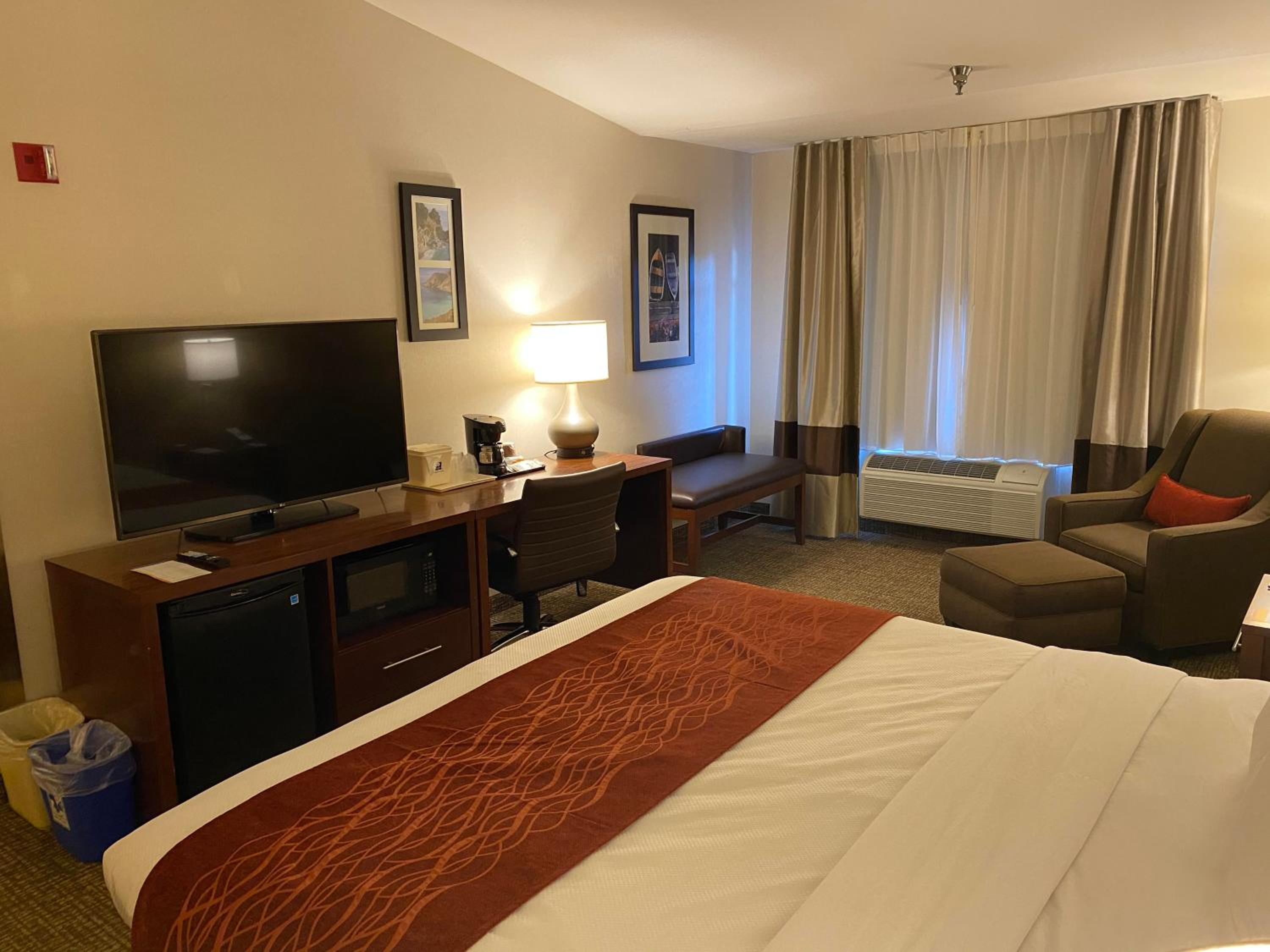 King Room - Accessible/Non-Smoking photo 3