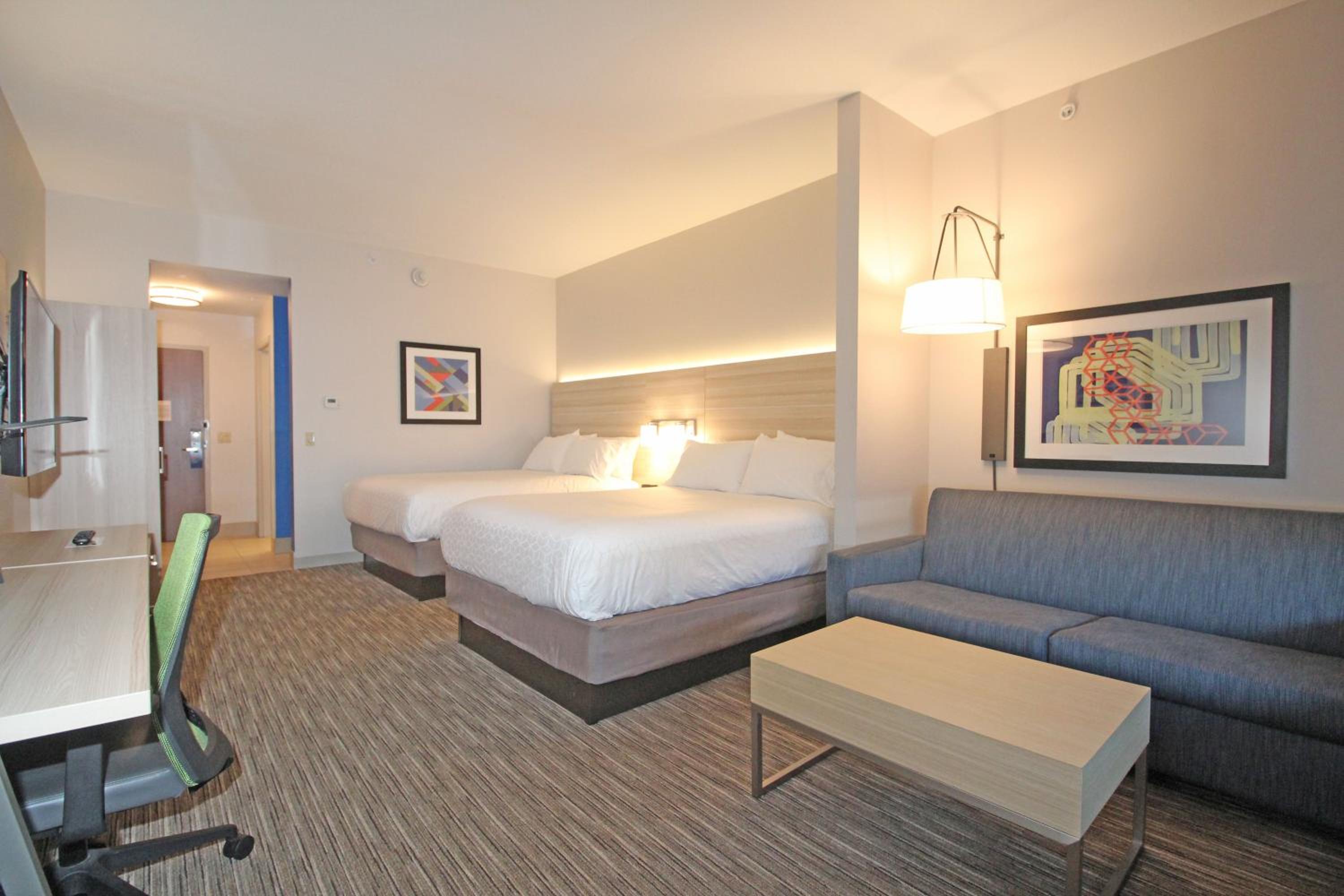 Queen Room with Two Queen Beds - Disability Access with Bath Tub