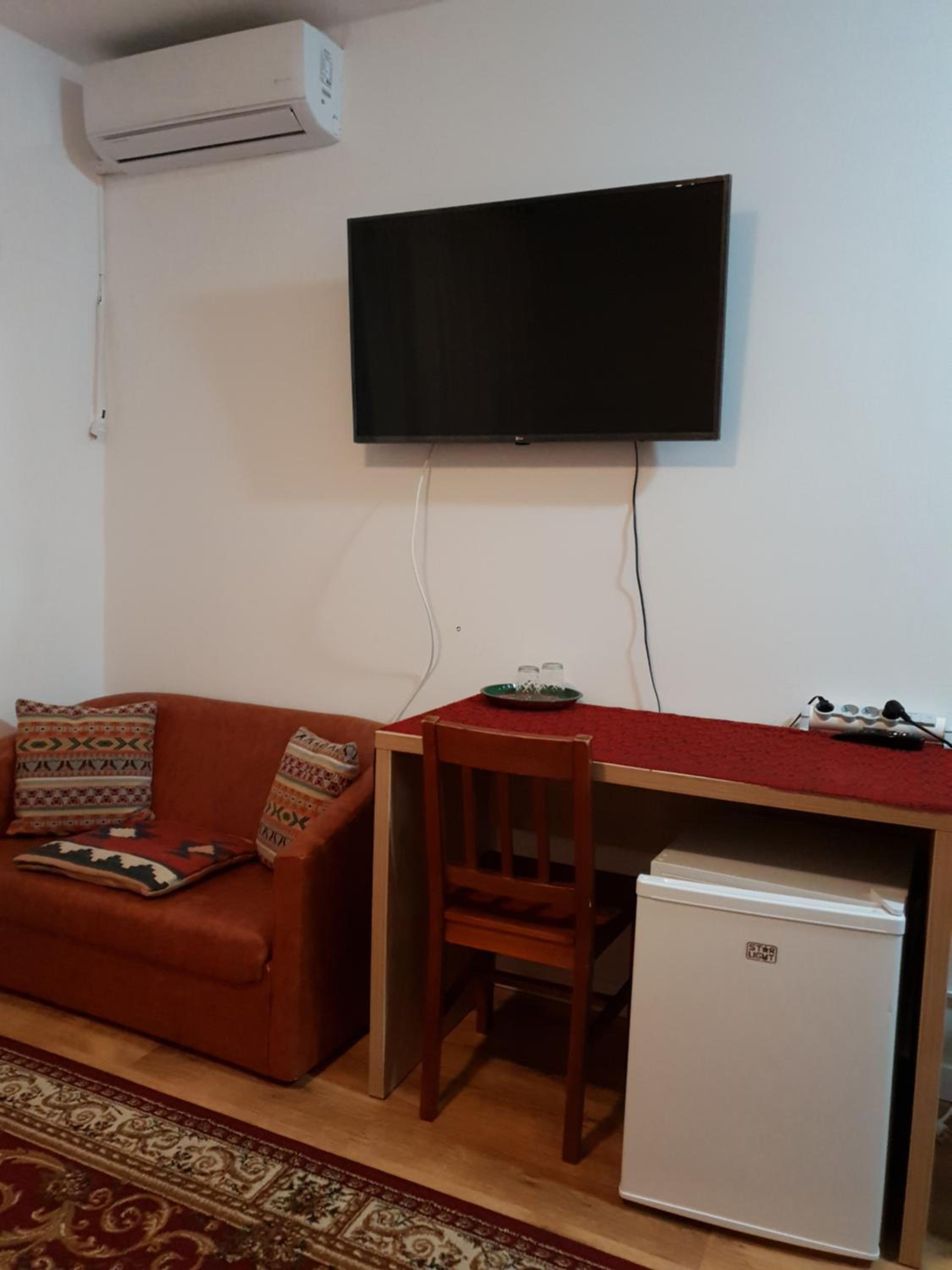 Double Room with Private Bathroom - Photo 5