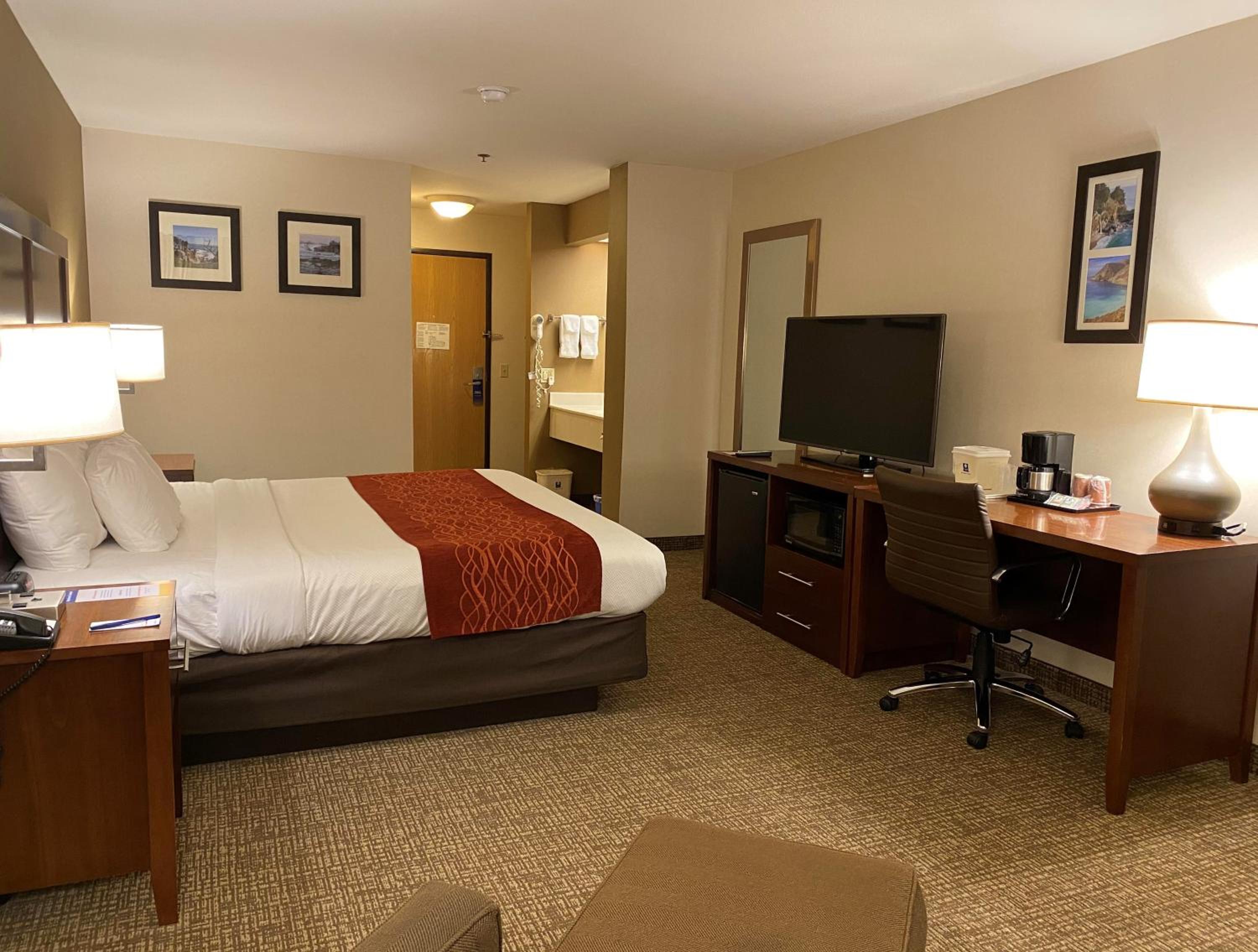Standard King Room - Non-Smoking  - Photo 4