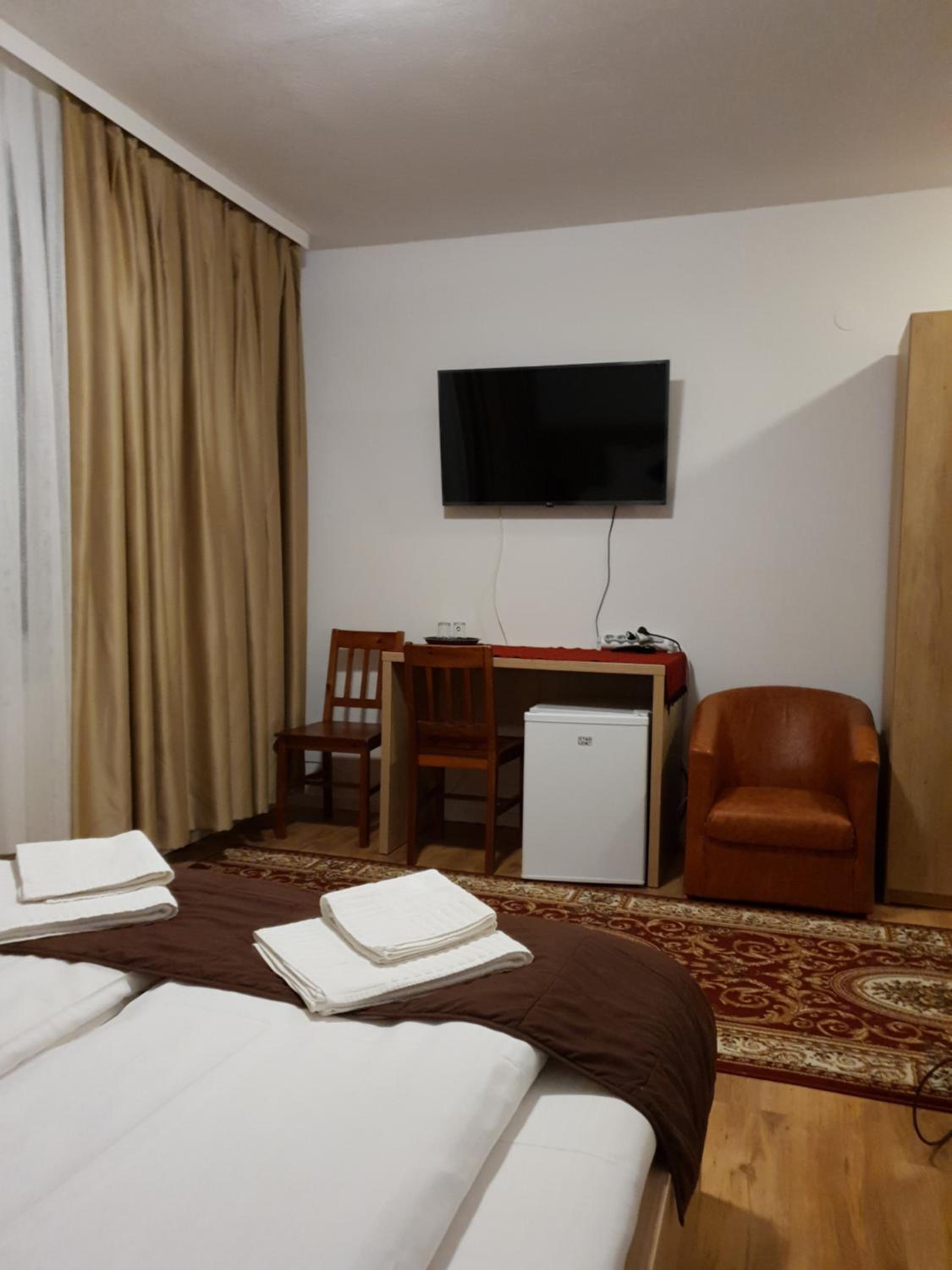 Double Room with Private Bathroom - Photo 1