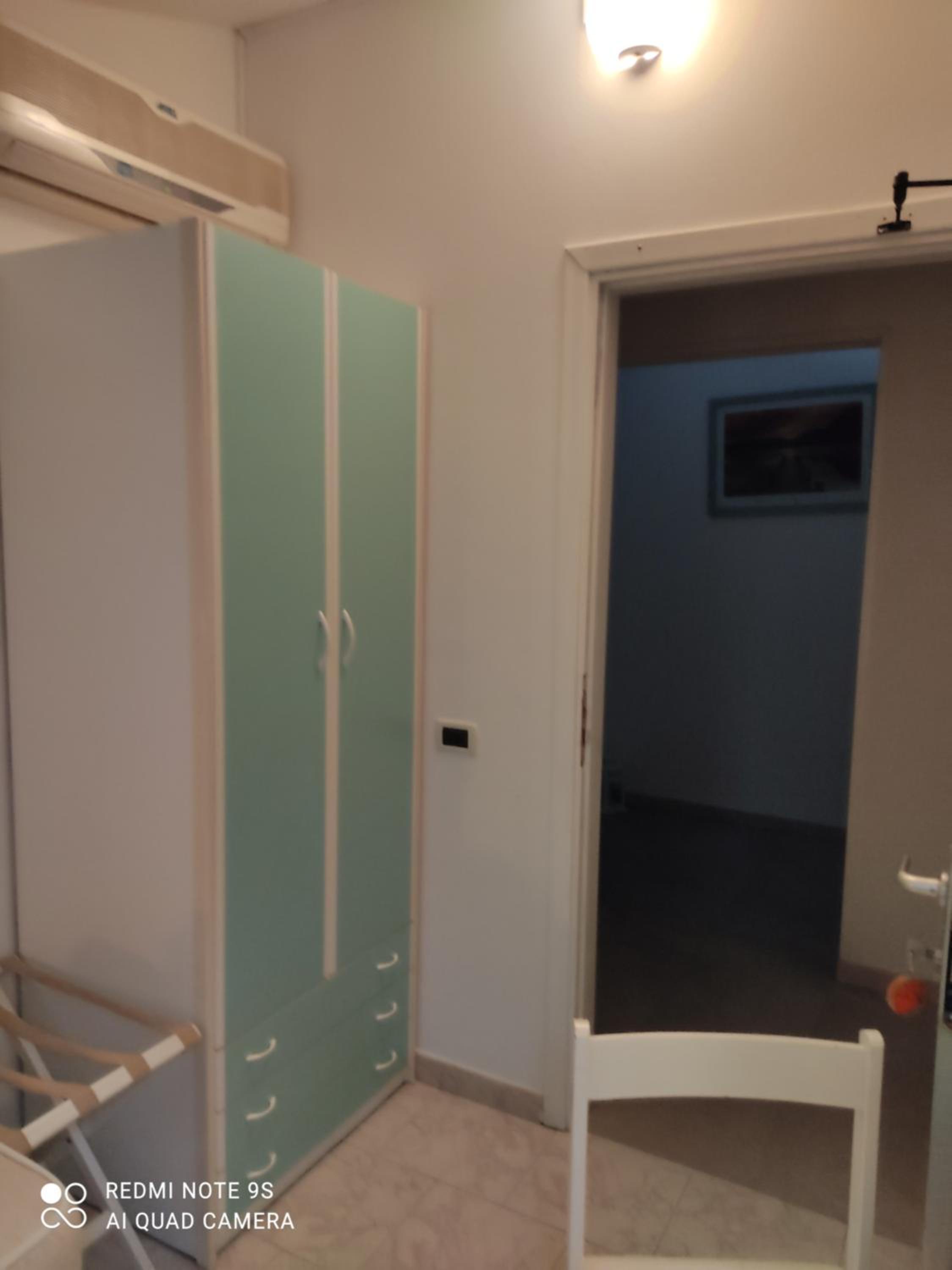 Small Single Room photo 3