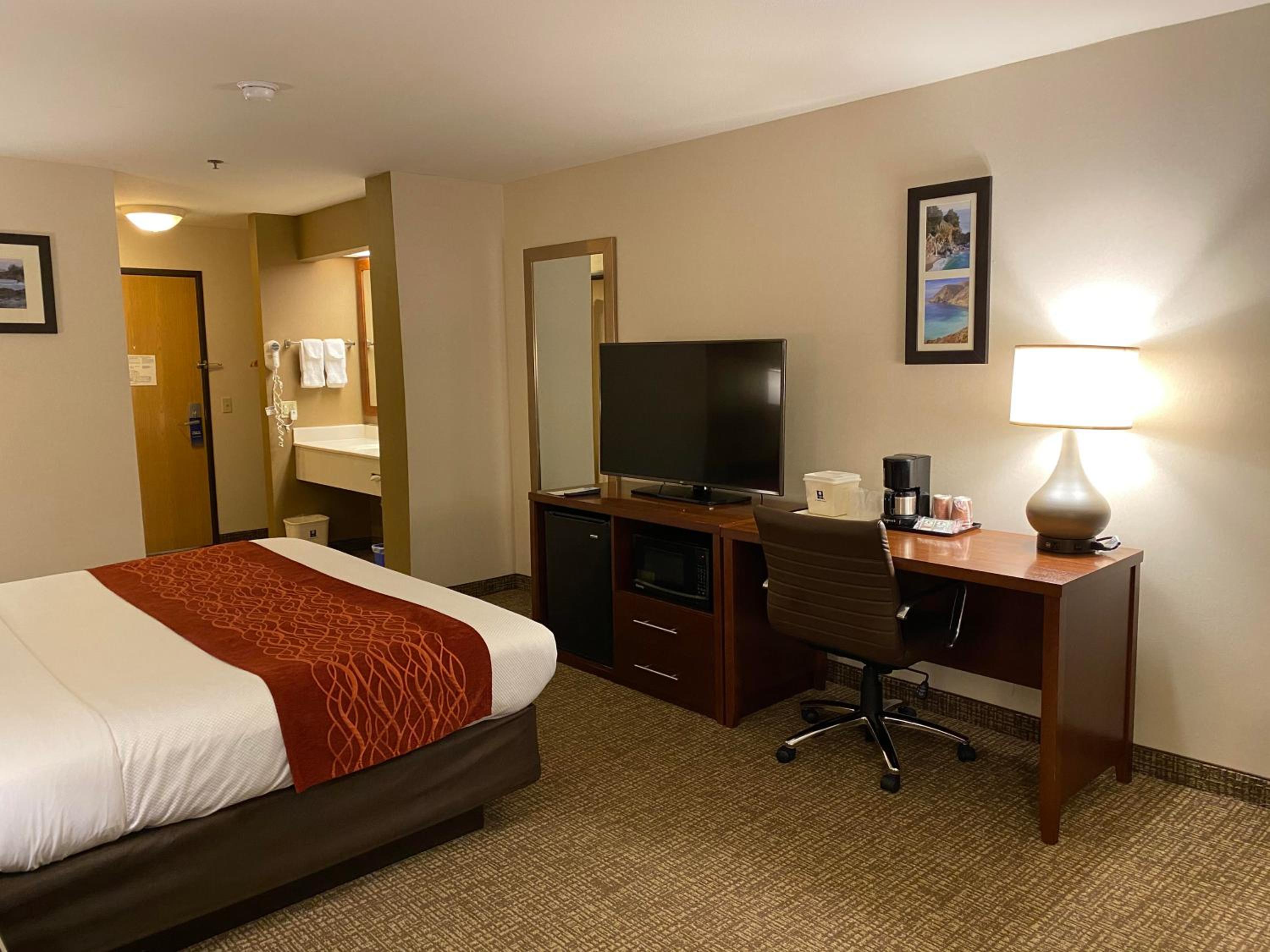 Standard King Room - Non-Smoking  - Photo 5