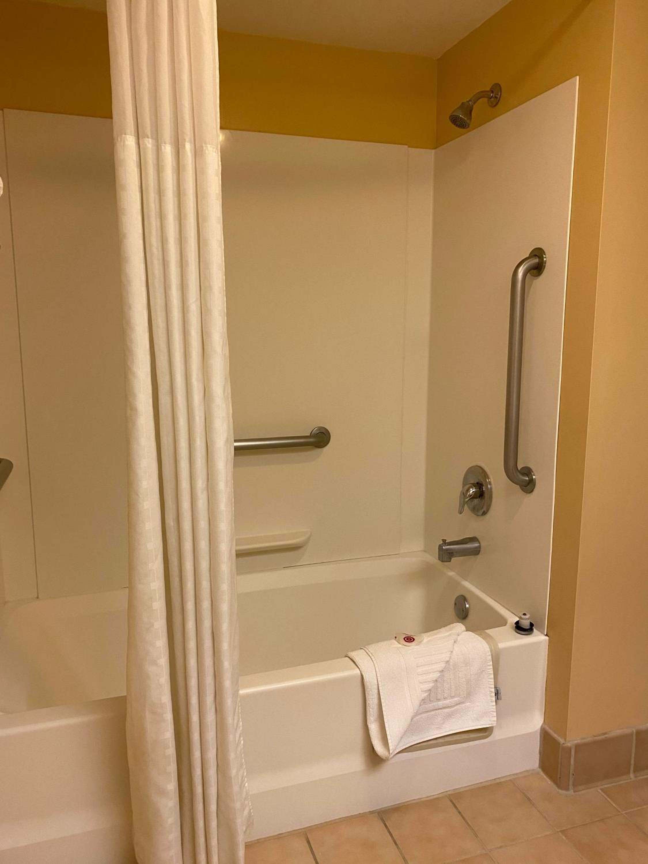 King Suite - Non-Smoking - Photo 3