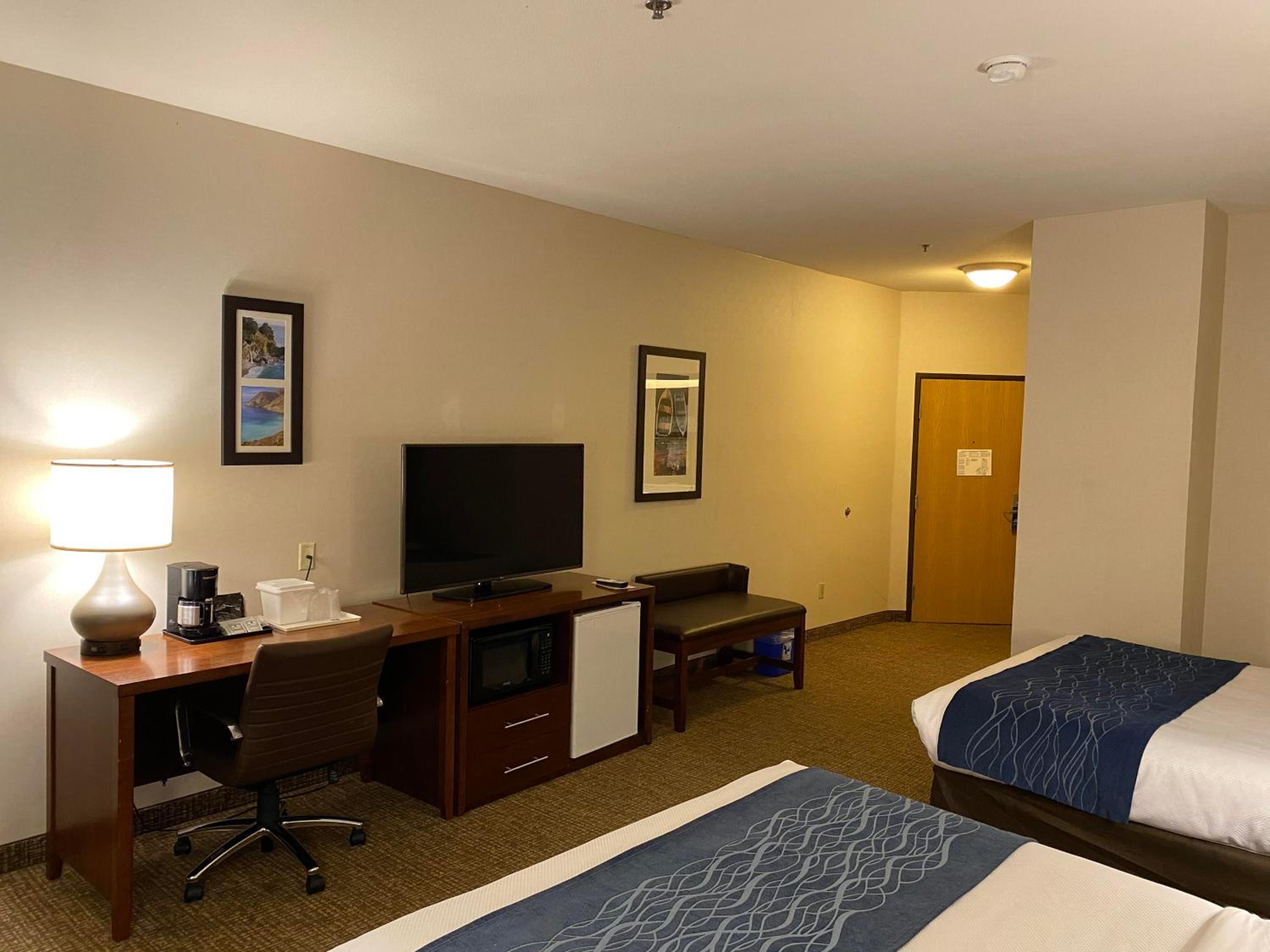 Standard Queen Room with Two Queen Beds - Non-Smoking - Photo 1