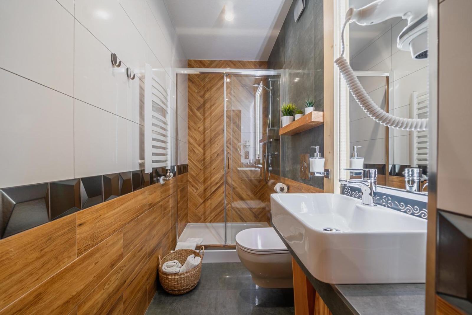 Deluxe Triple Room - Photo 14