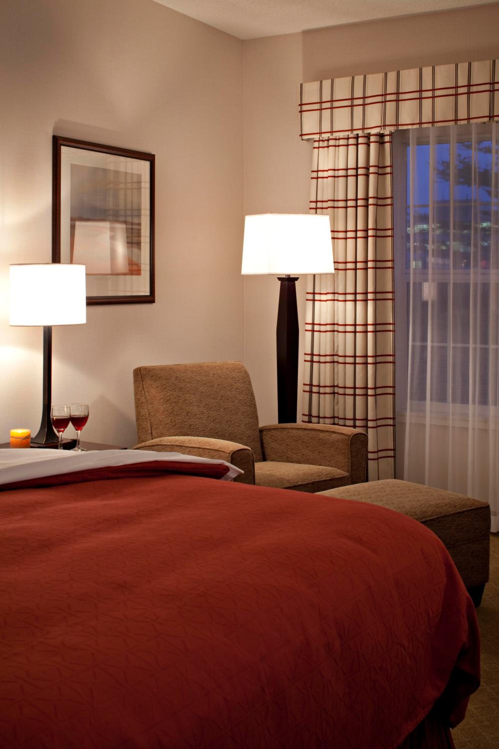 King Room - Non-Smoking - Photo 4