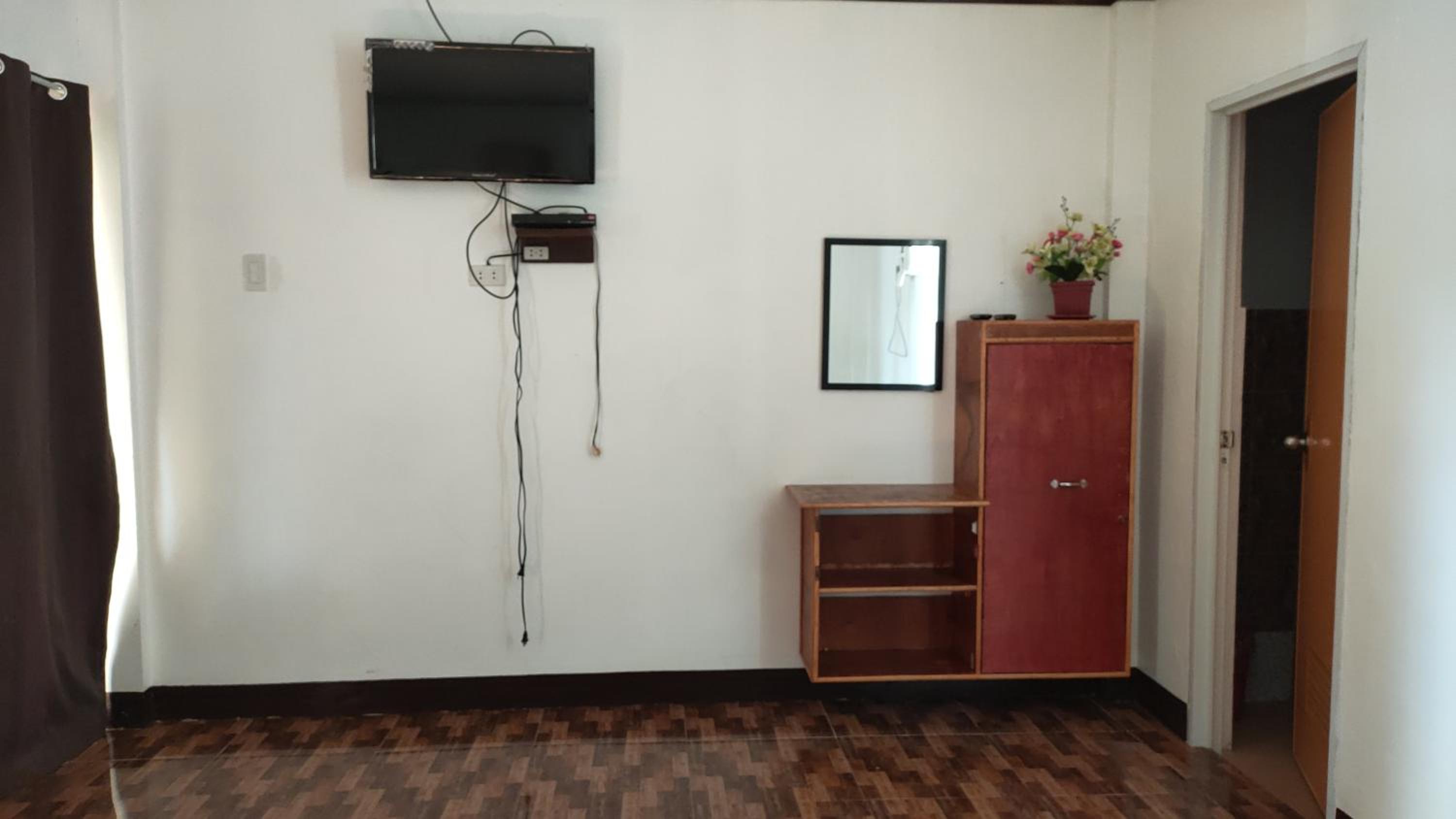 Family Room - Photo 2