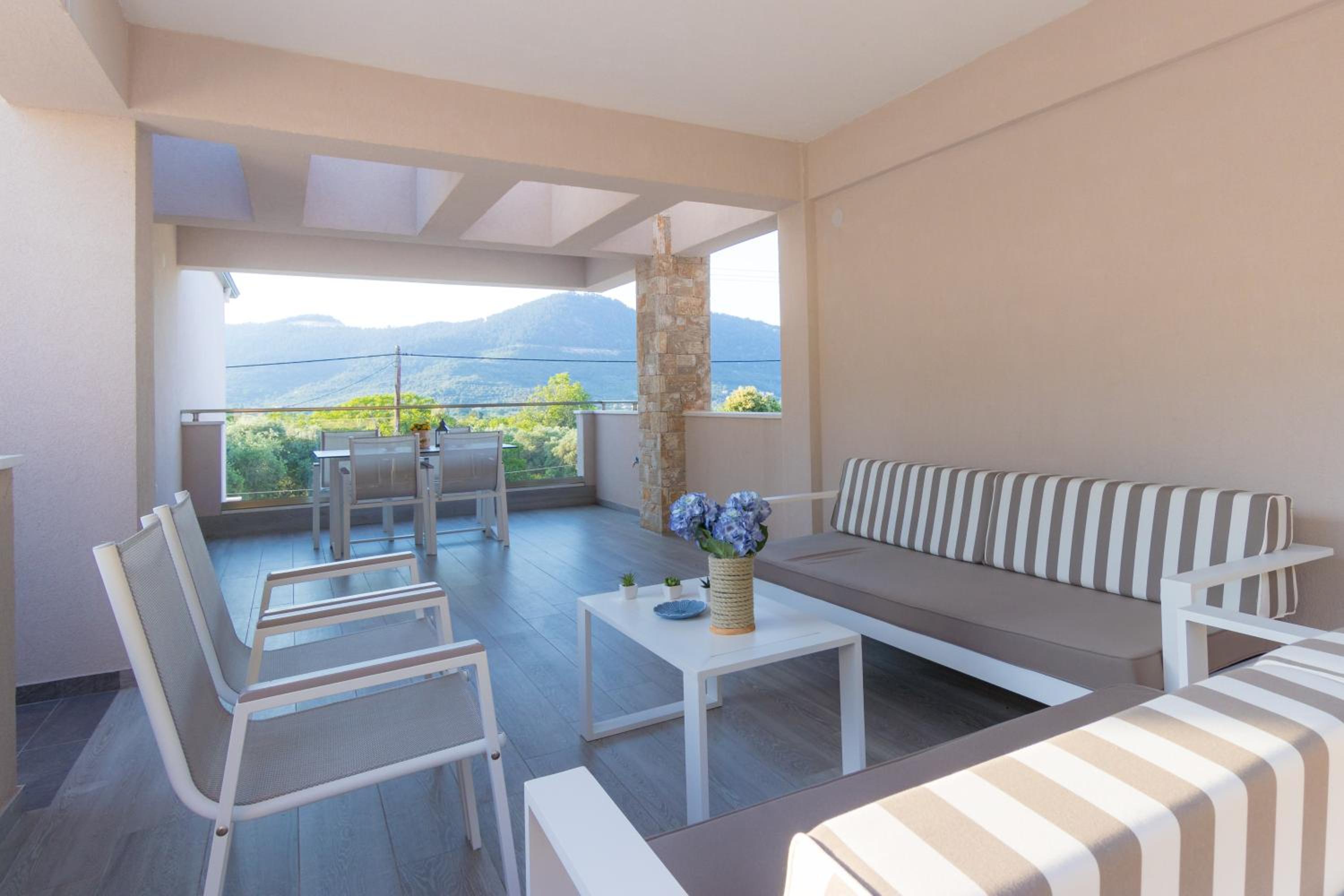 Deluxe Apartment with Sea View on First Floor