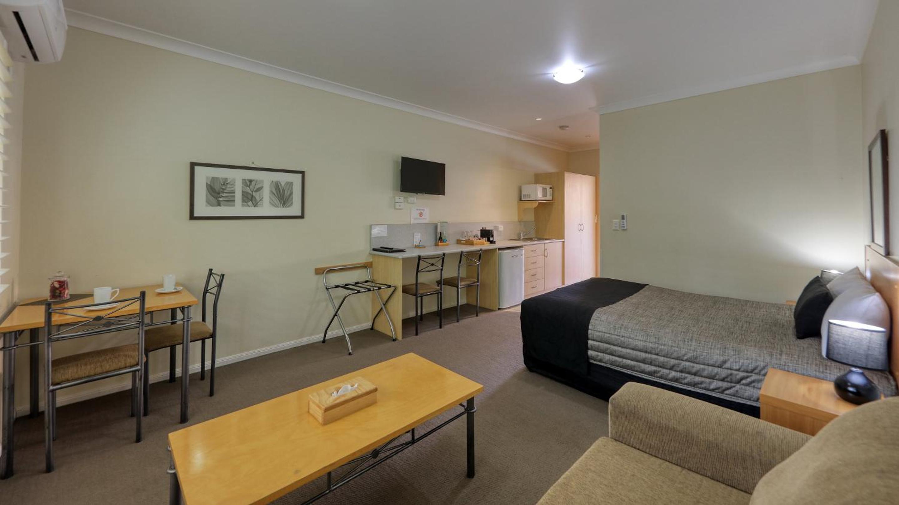 Deluxe Queen Room