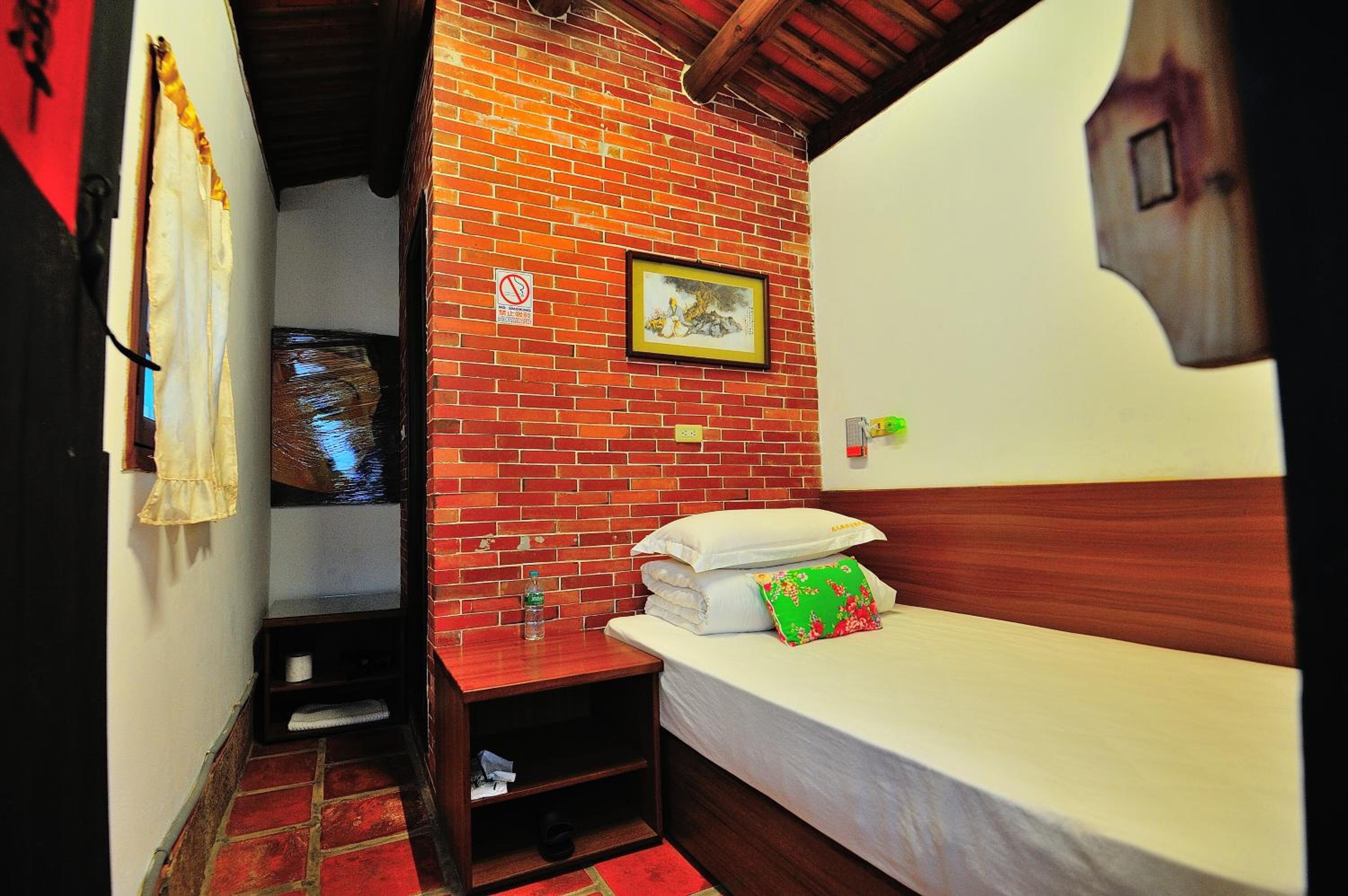 Single Room with Private Bathroom photo 2