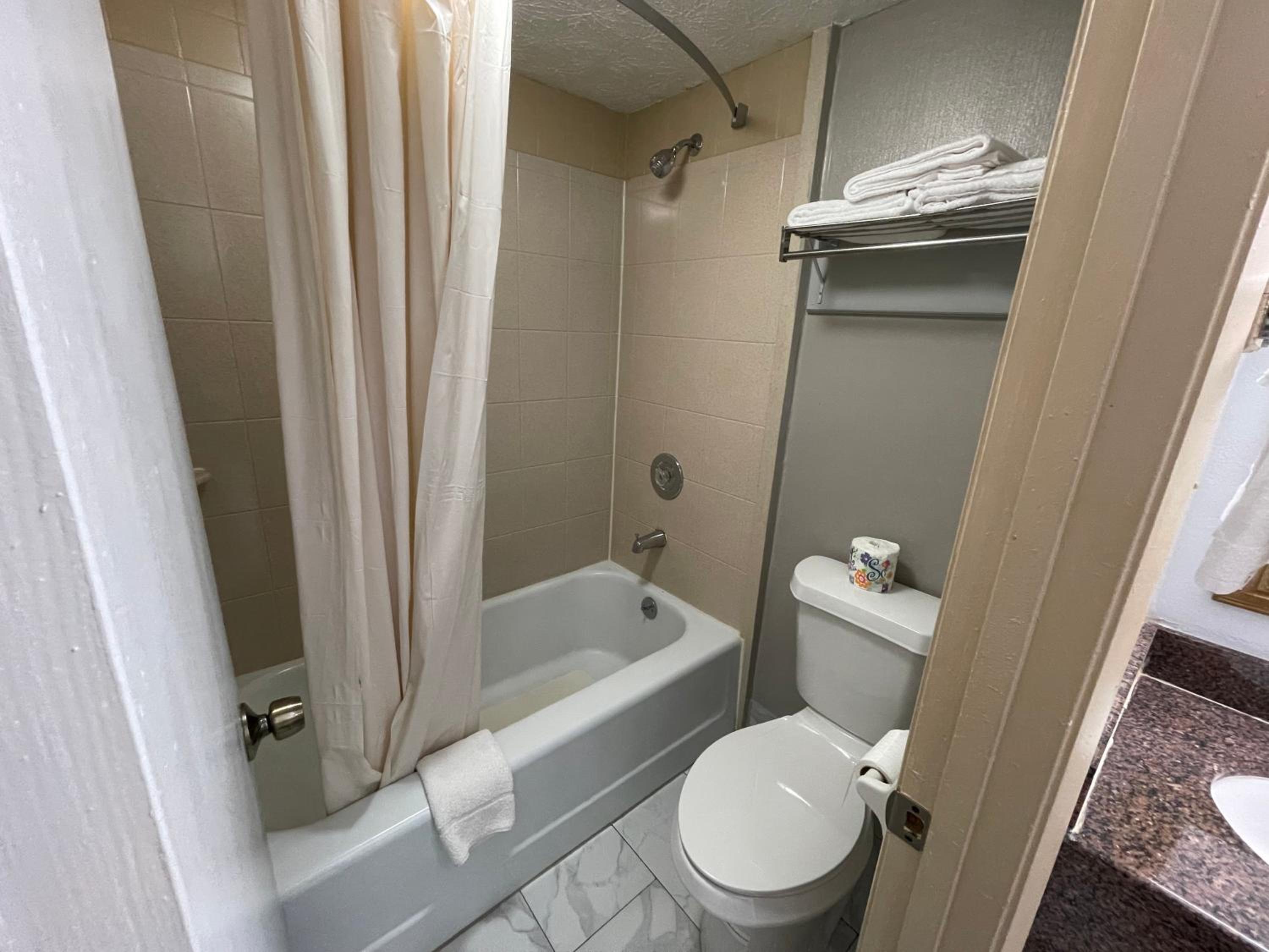 Double Room with Two Double Beds - Photo 3