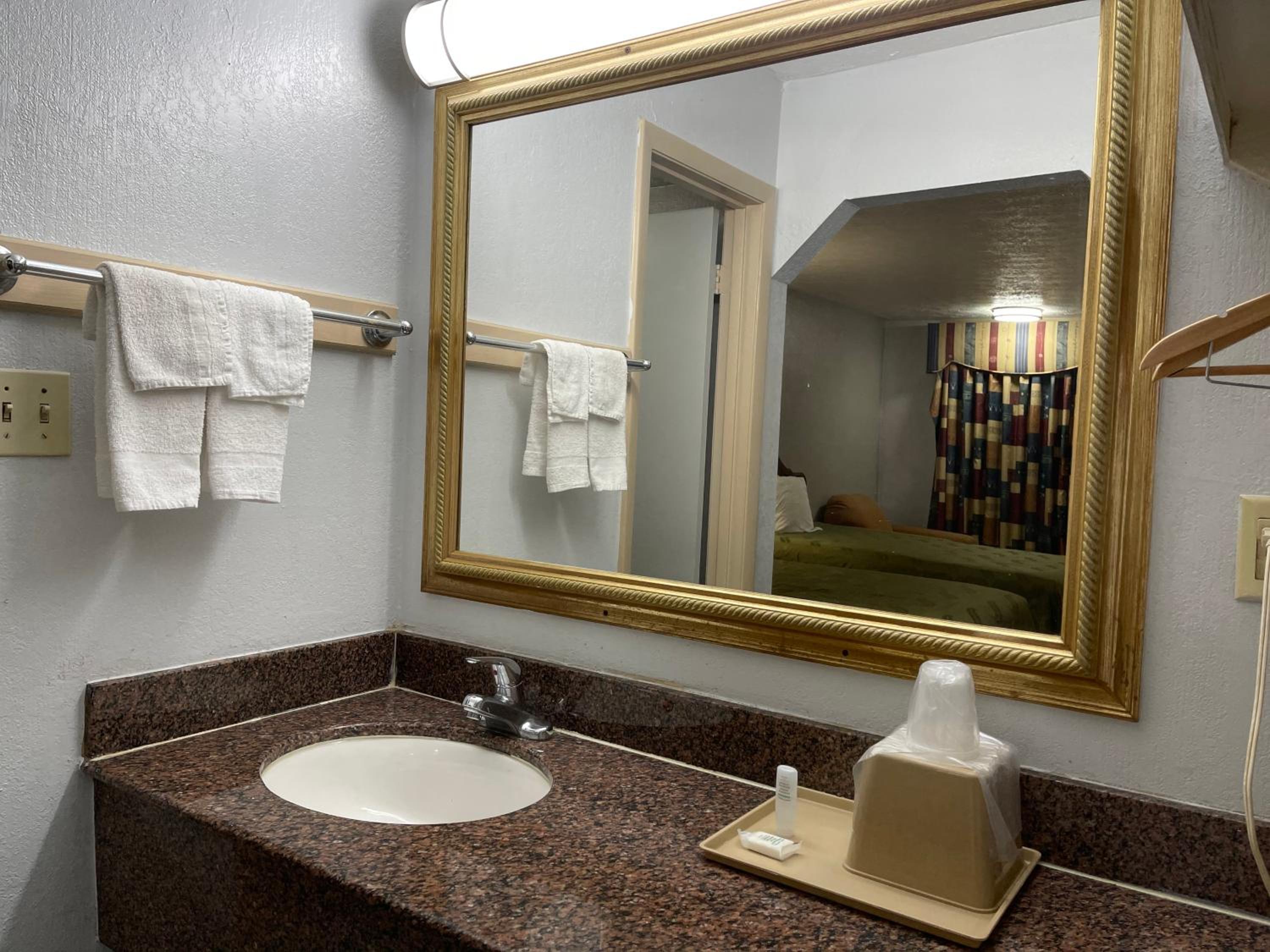 Double Room with Two Double Beds - Photo 4