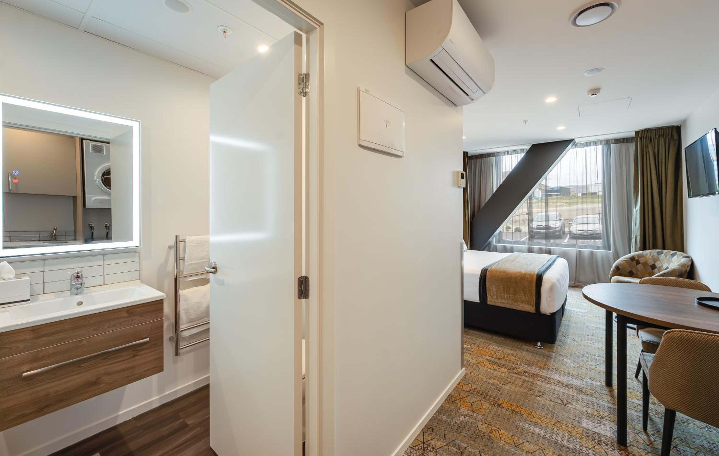 Studio Apartment - Photo 4