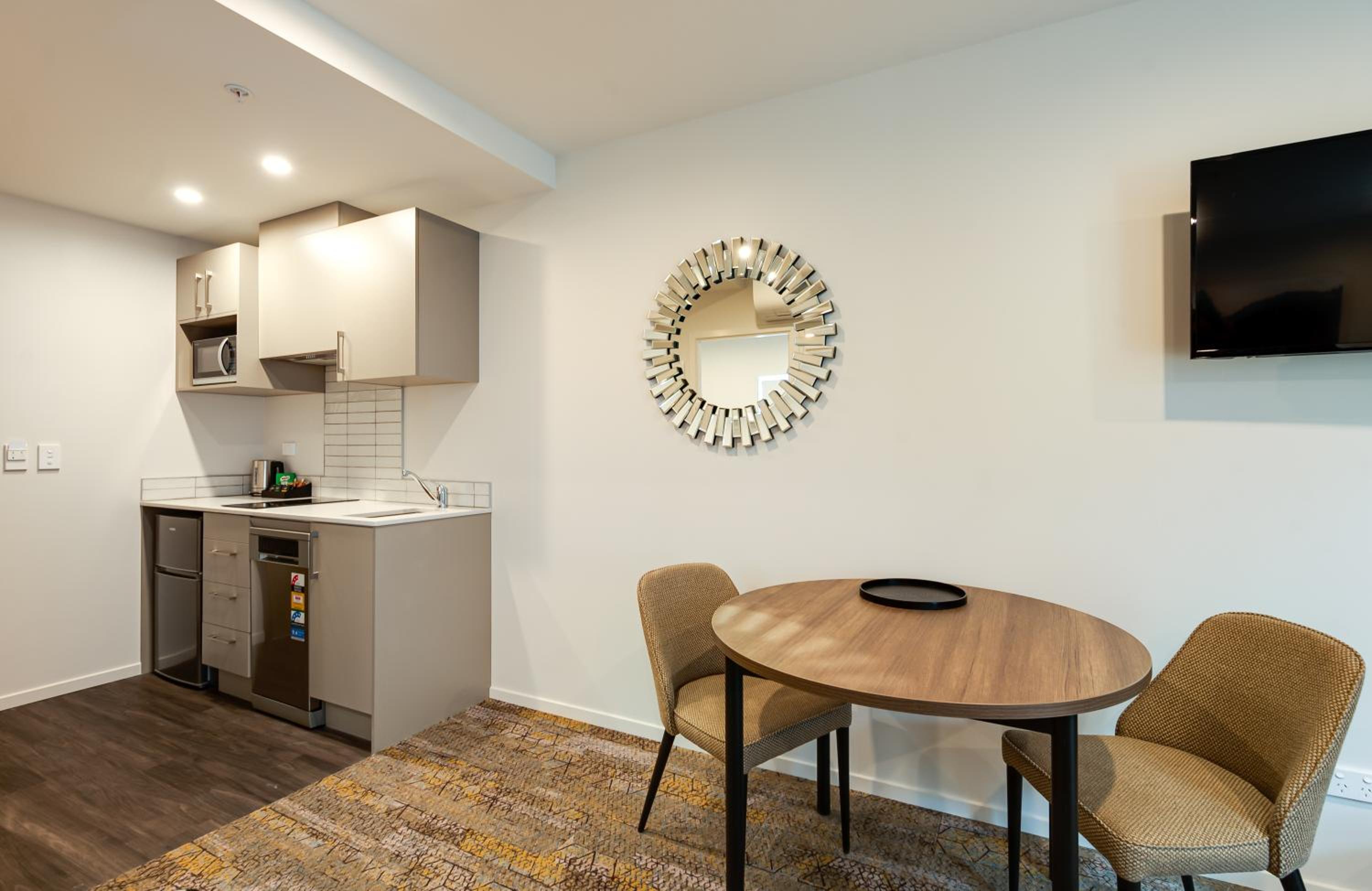 Studio Apartment - Mountain View - Photo 2