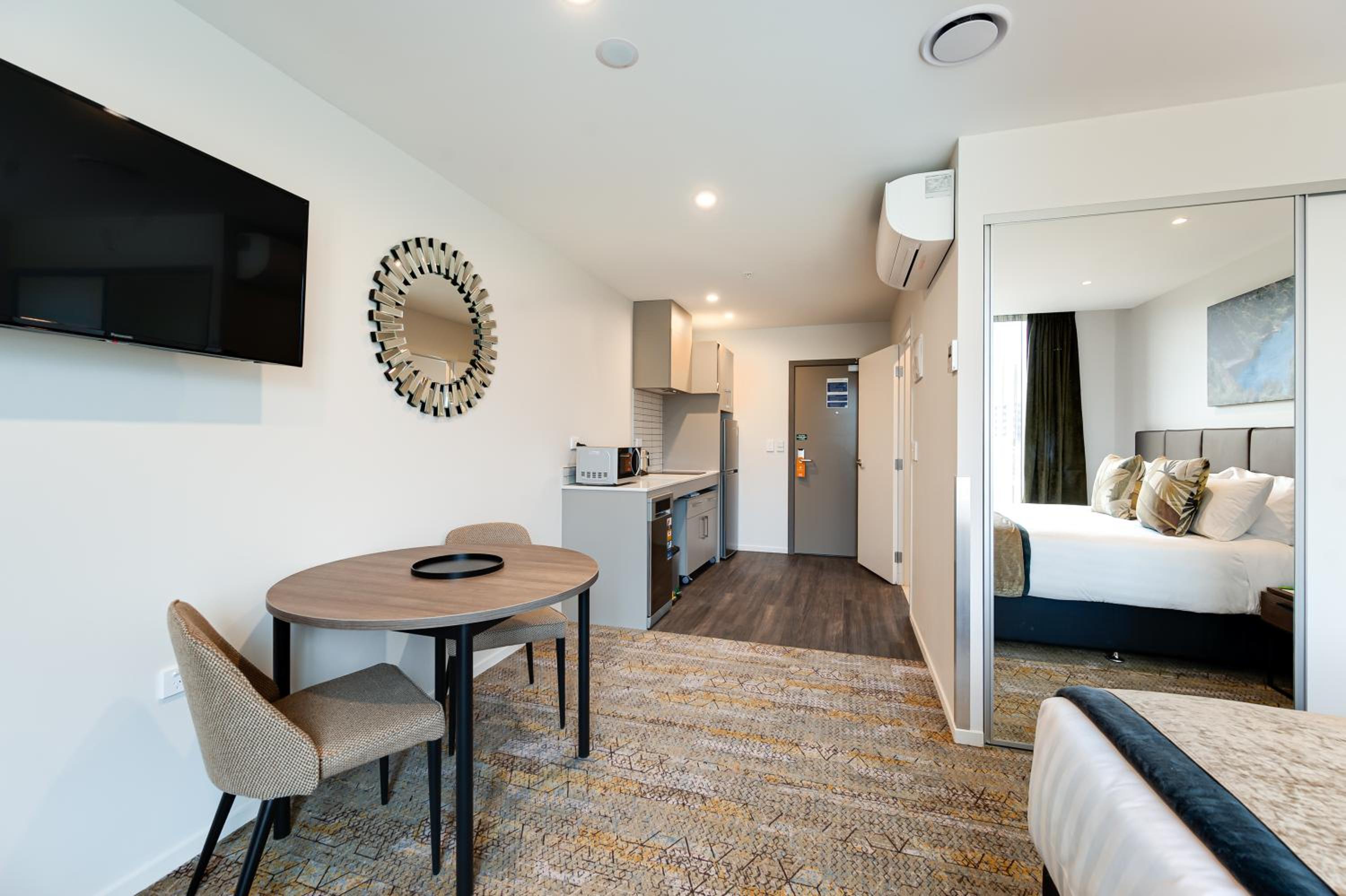 Studio Apartment - Accessible - Photo 5