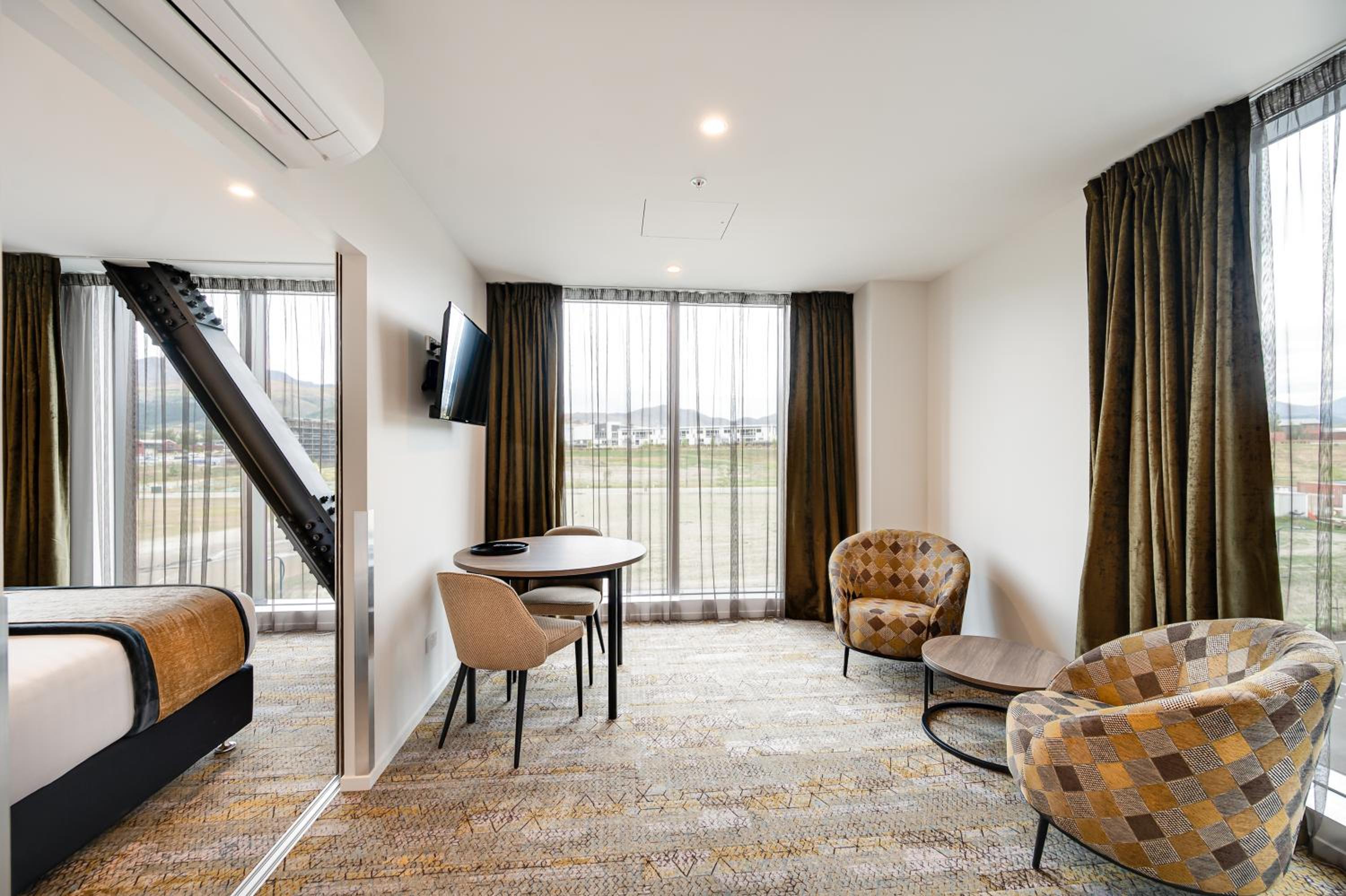 One-Bedroom Apartment - Photo 3