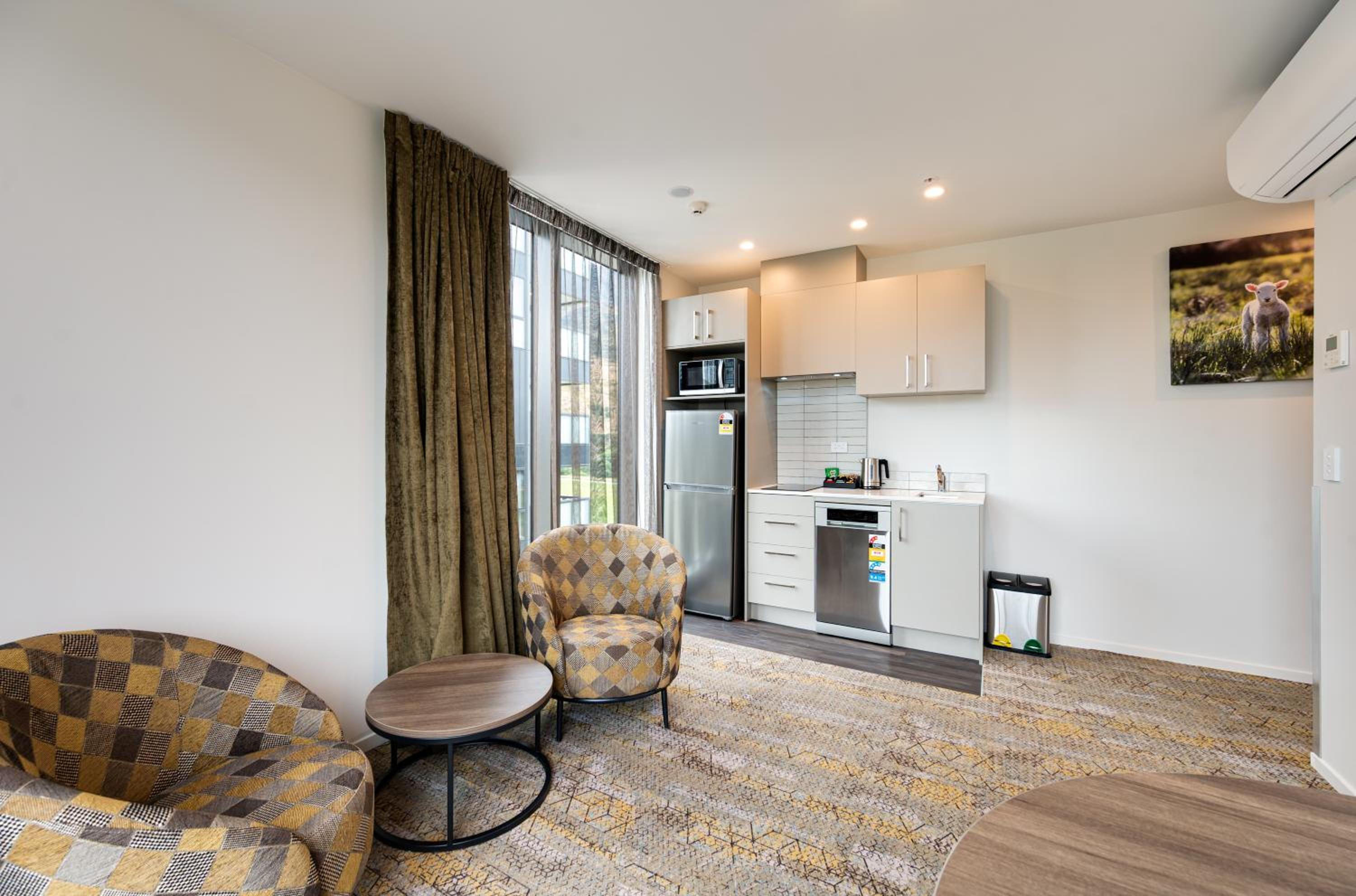 One-Bedroom Apartment - Photo 4