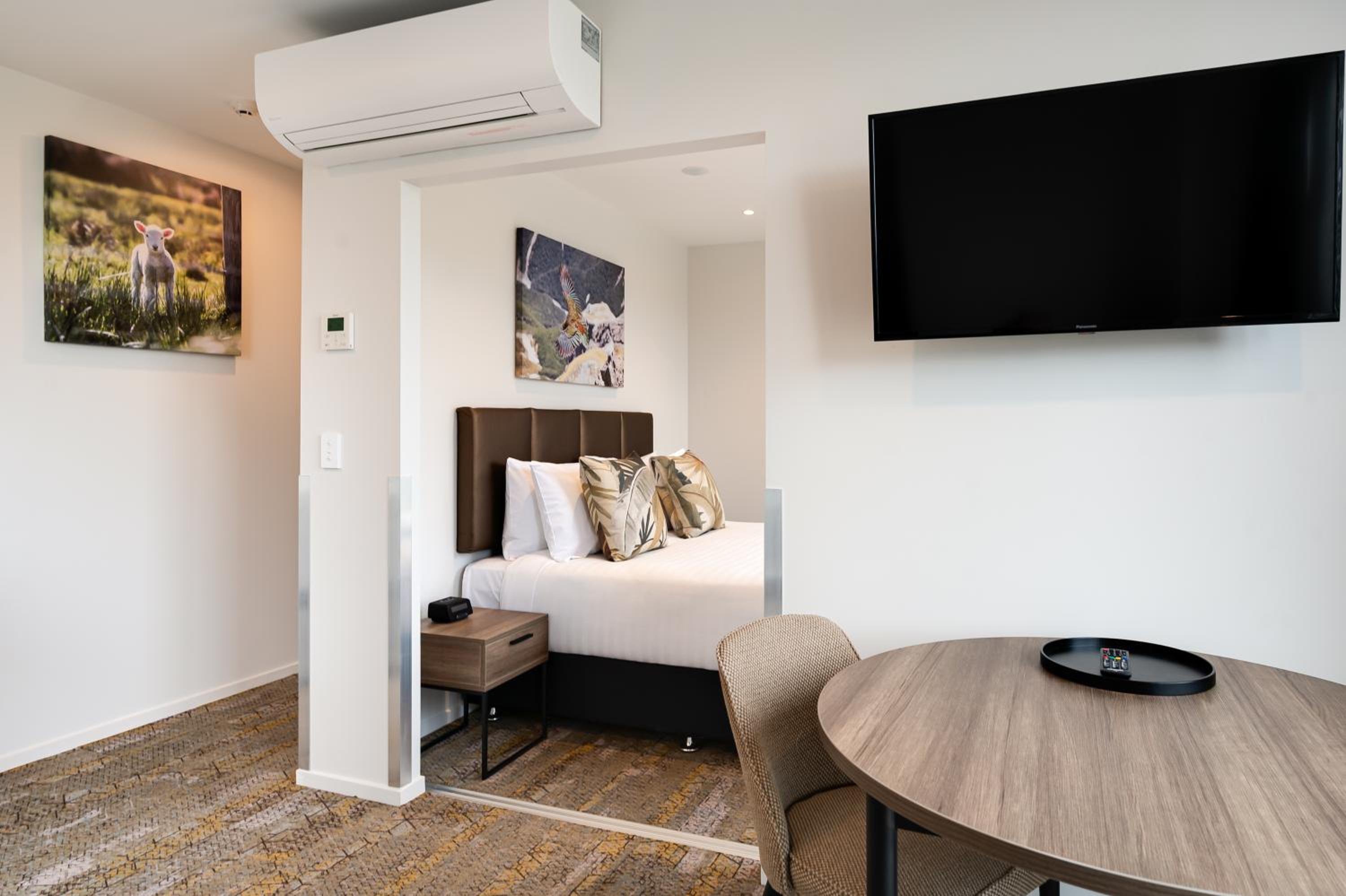 One-Bedroom Apartment - Photo 6