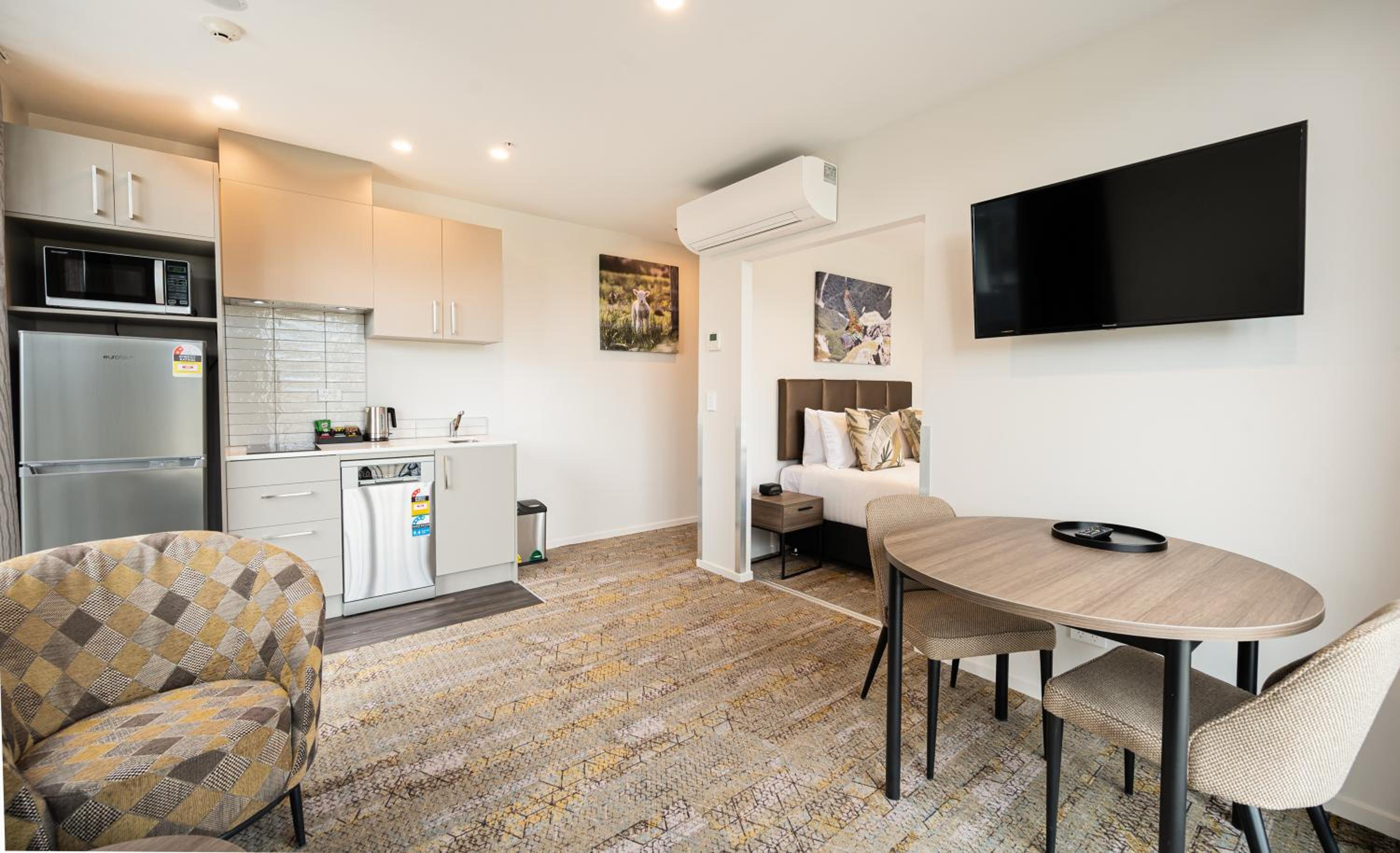 One-Bedroom Apartment - Photo 7
