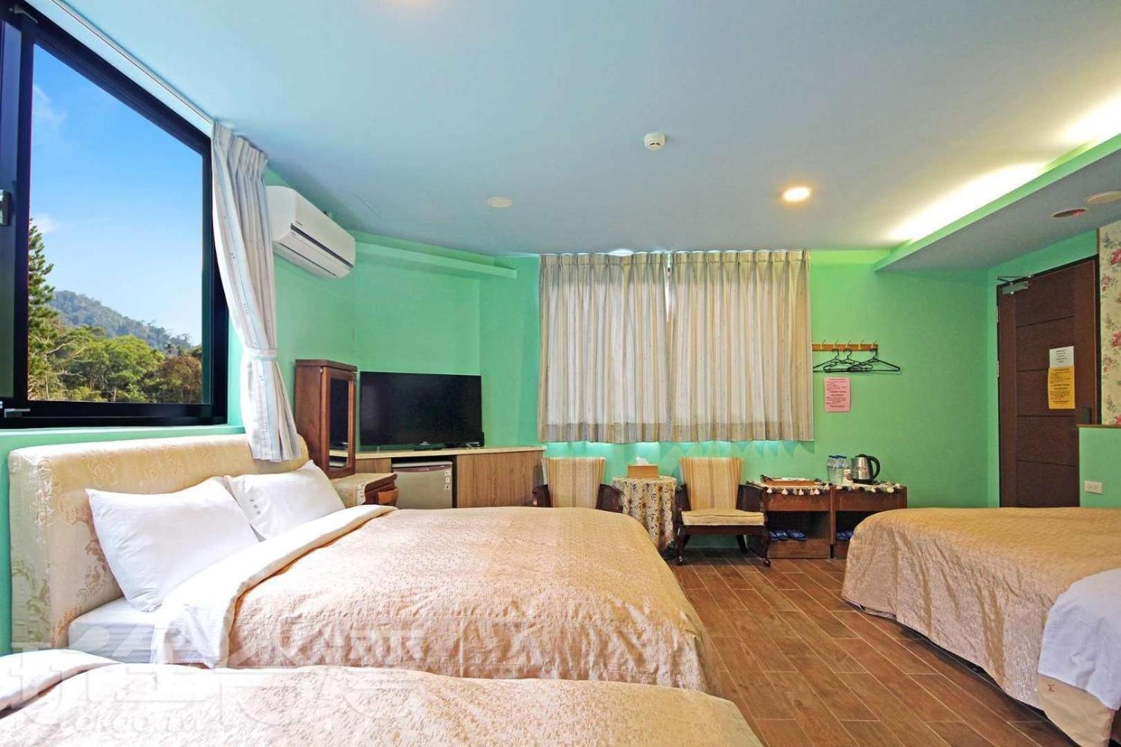 Deluxe Family Suite photo 1
