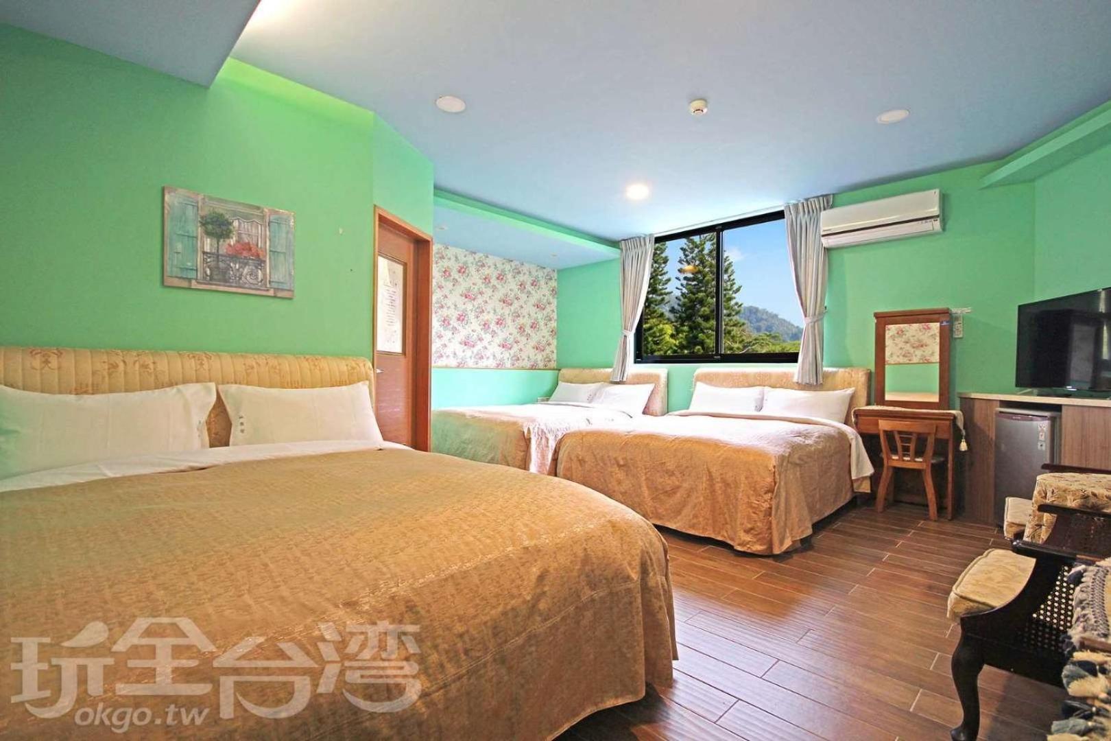 Deluxe Family Suite photo 3