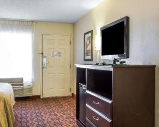 2 Queen Beds | Non-Smoking- - Photo 1