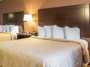 2 Queen Beds | Non-Smoking- - Photo 2