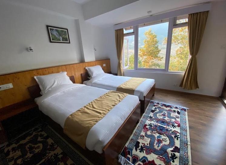 Deluxe Double or Twin Room with Mountain View photo 2