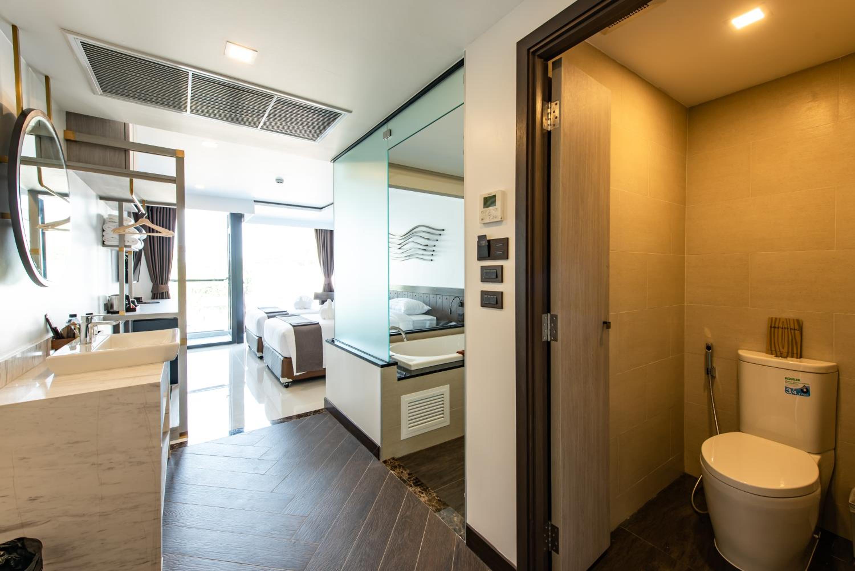 Standard Double Room - Photo 8