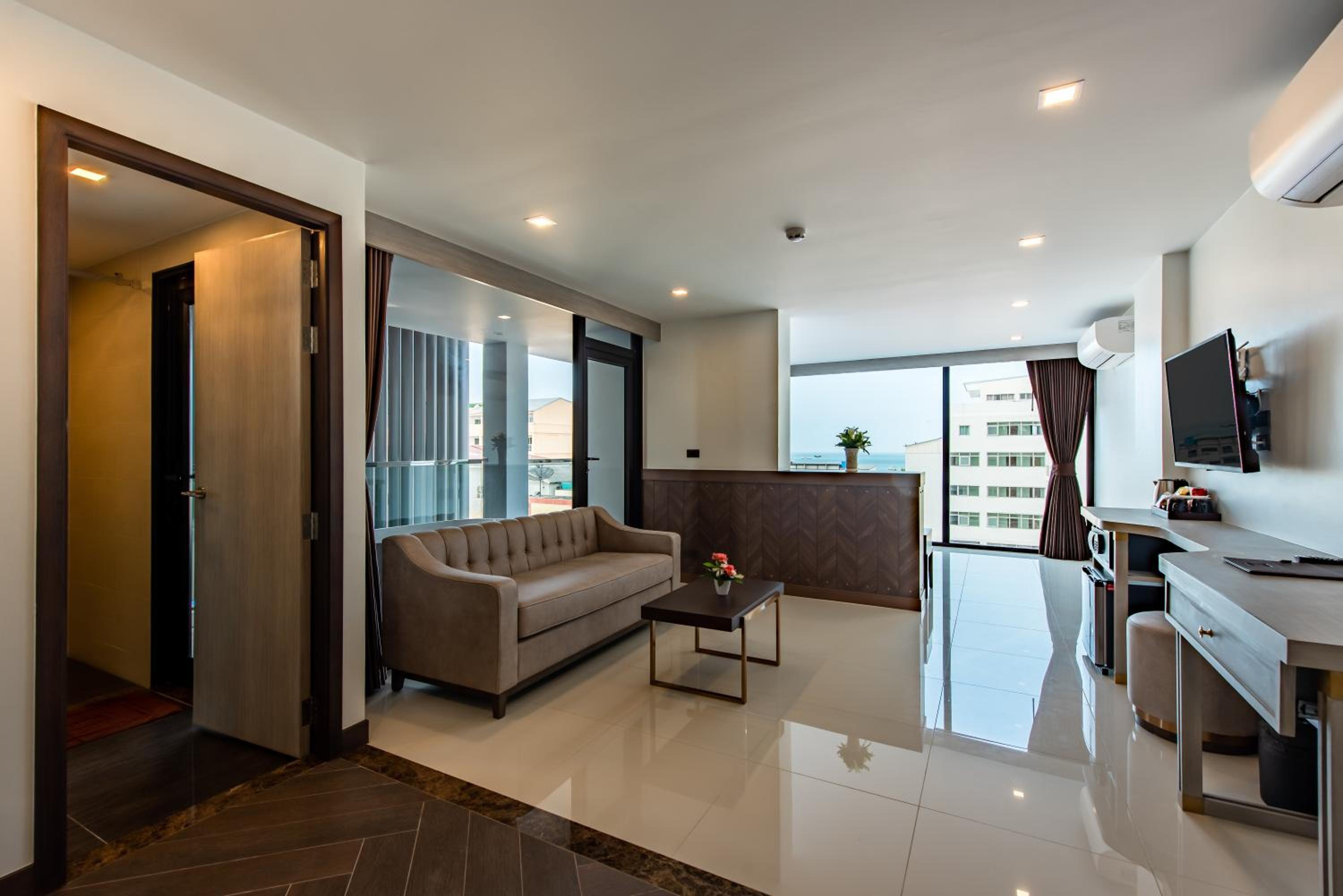Queen Room - Photo 9