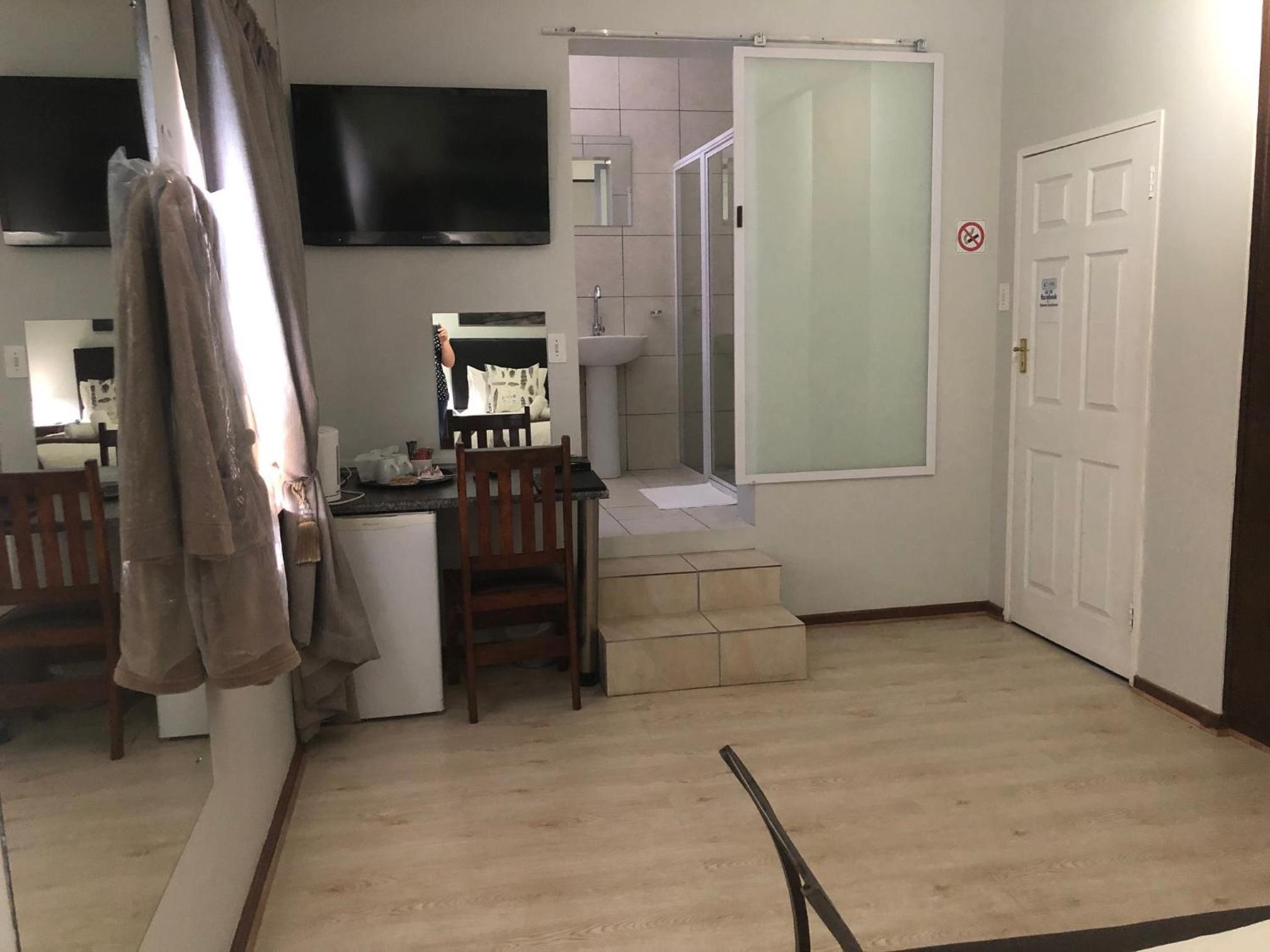 Comfort Queen Room photo 2